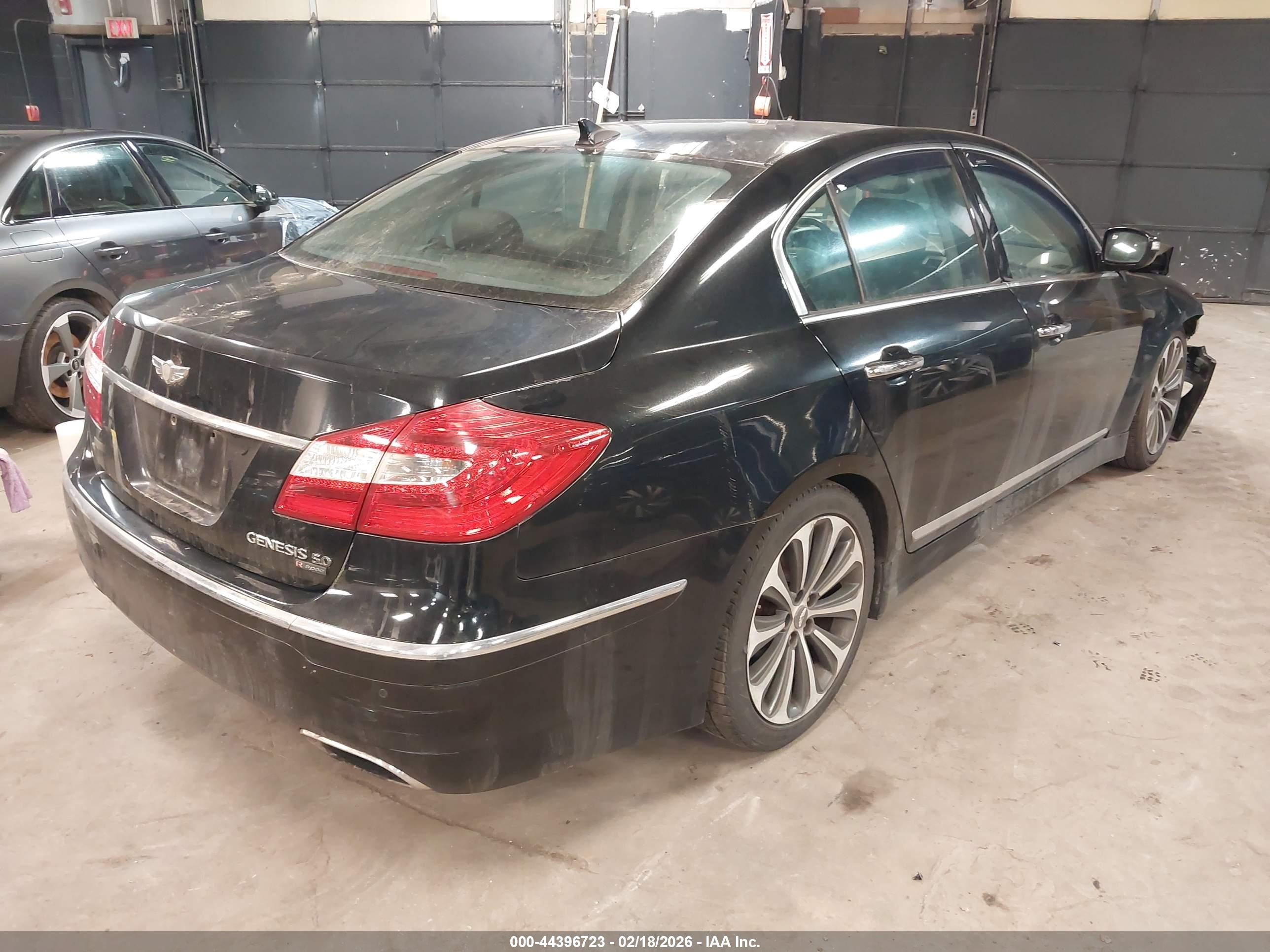 HYUNDAI GENESIS image 4