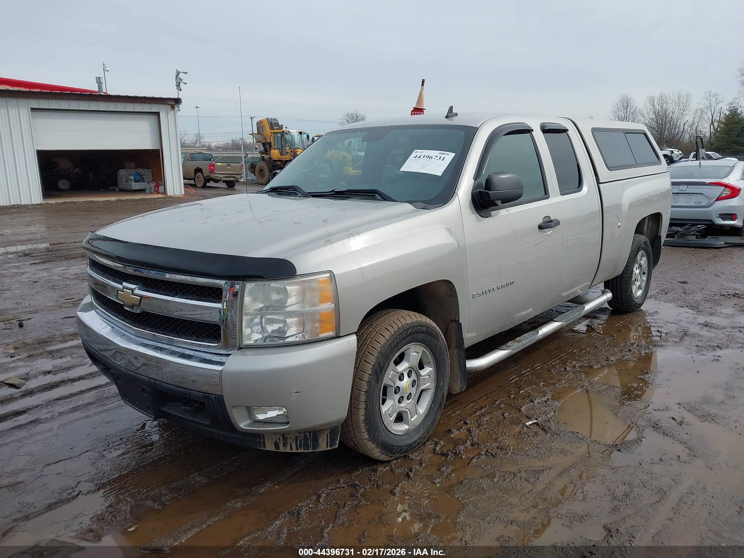 CHEVROLET SILVERADO image 2