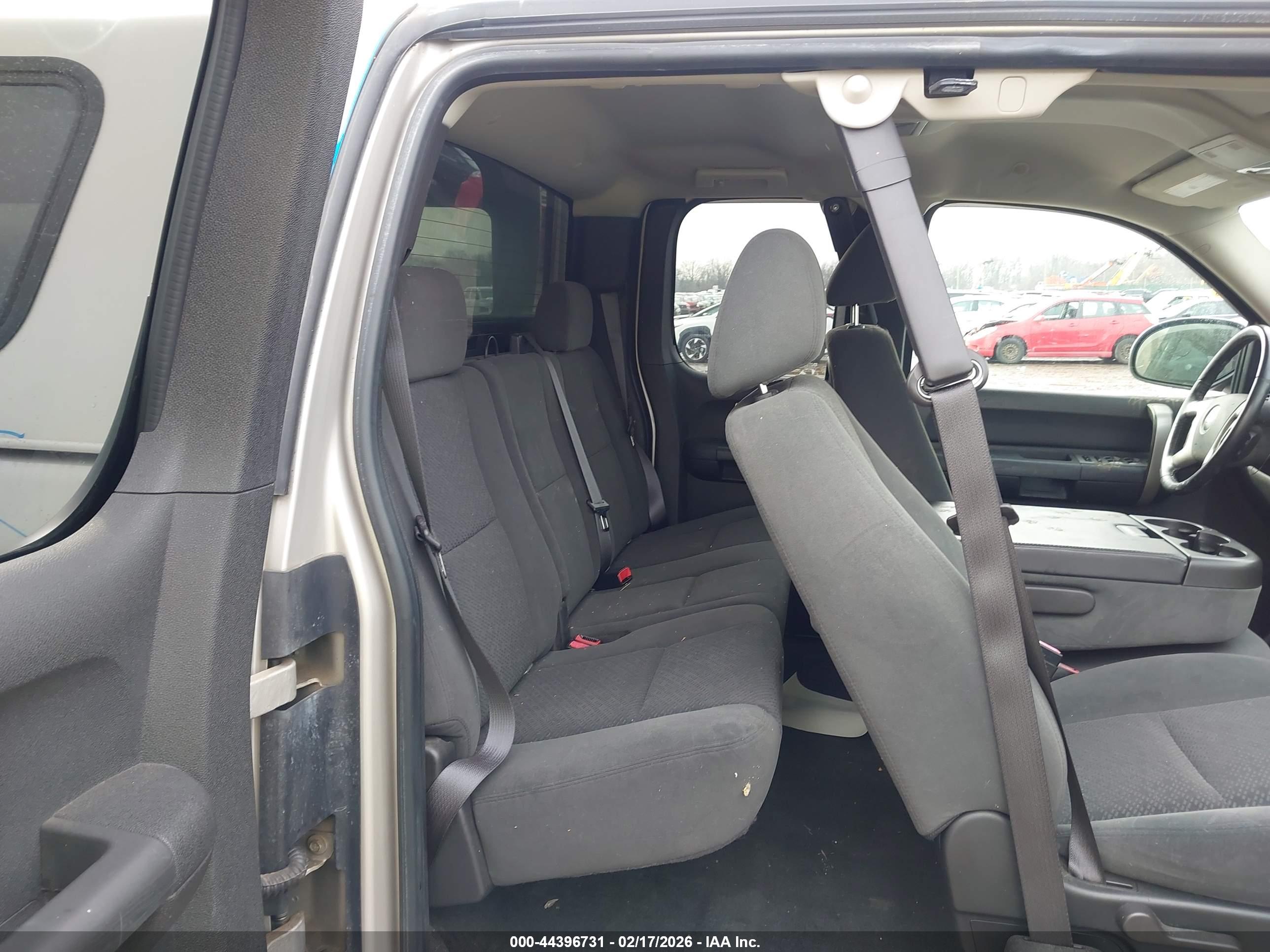 CHEVROLET SILVERADO image 8