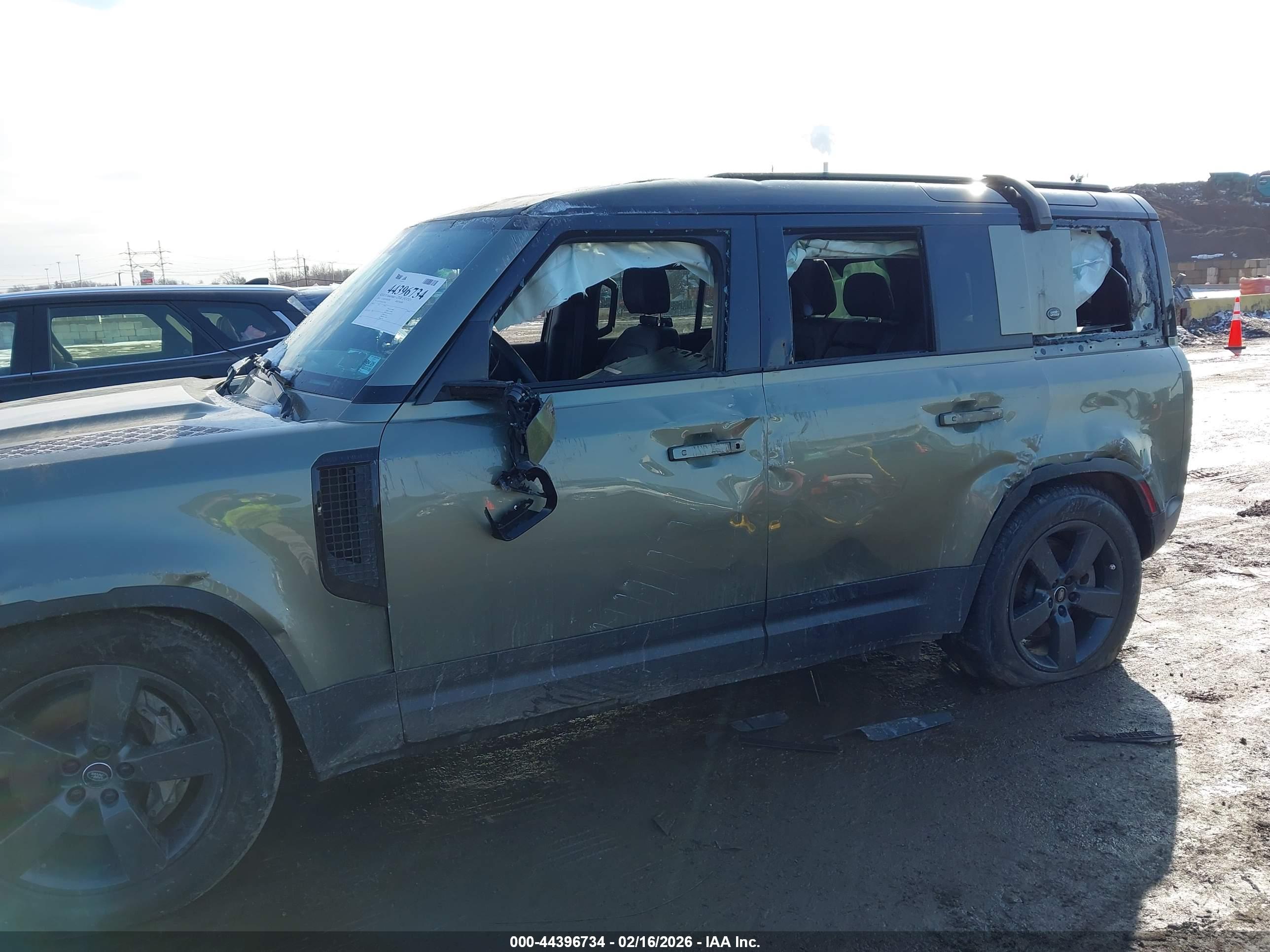 LAND ROVER image 6