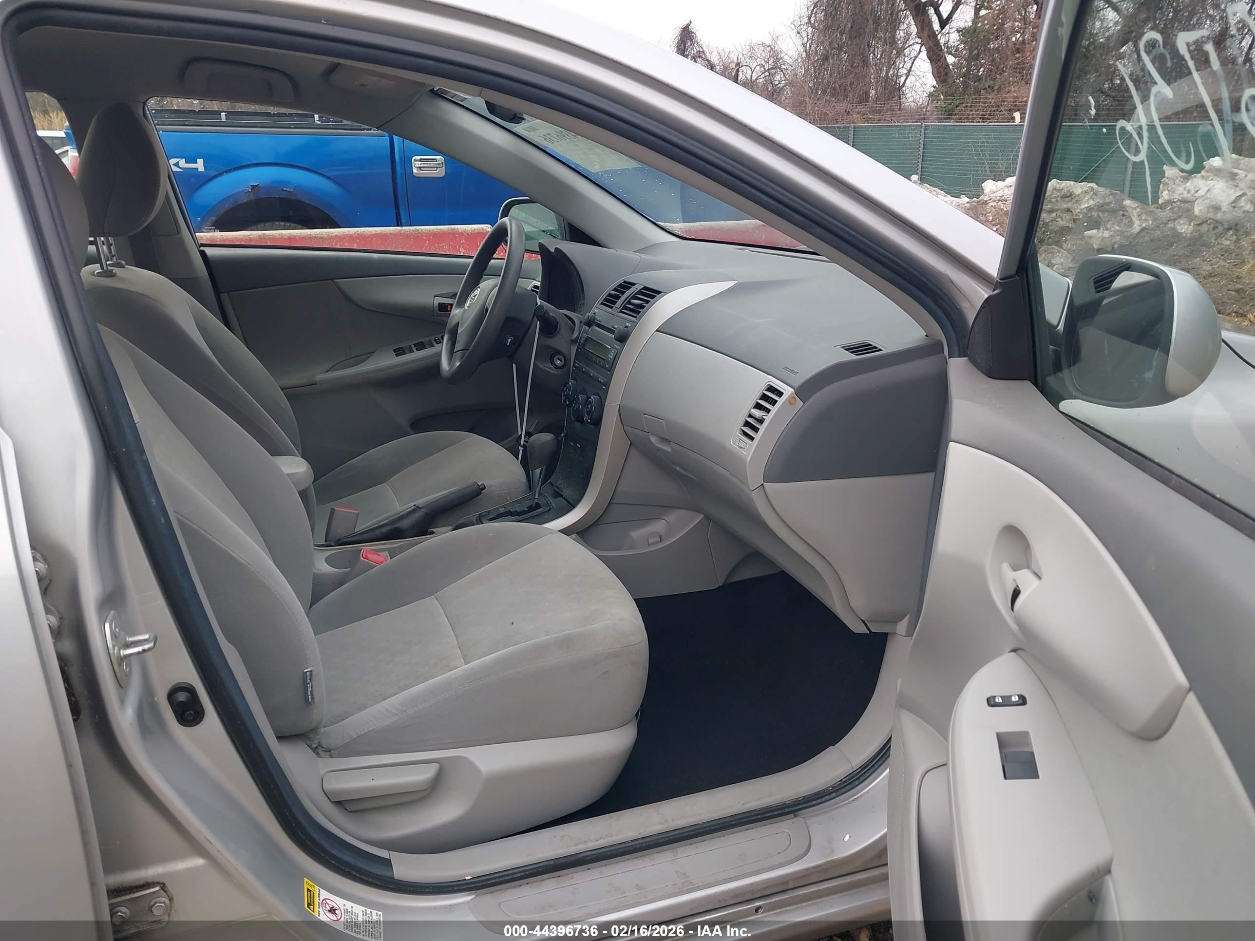 TOYOTA COROLLA image 5