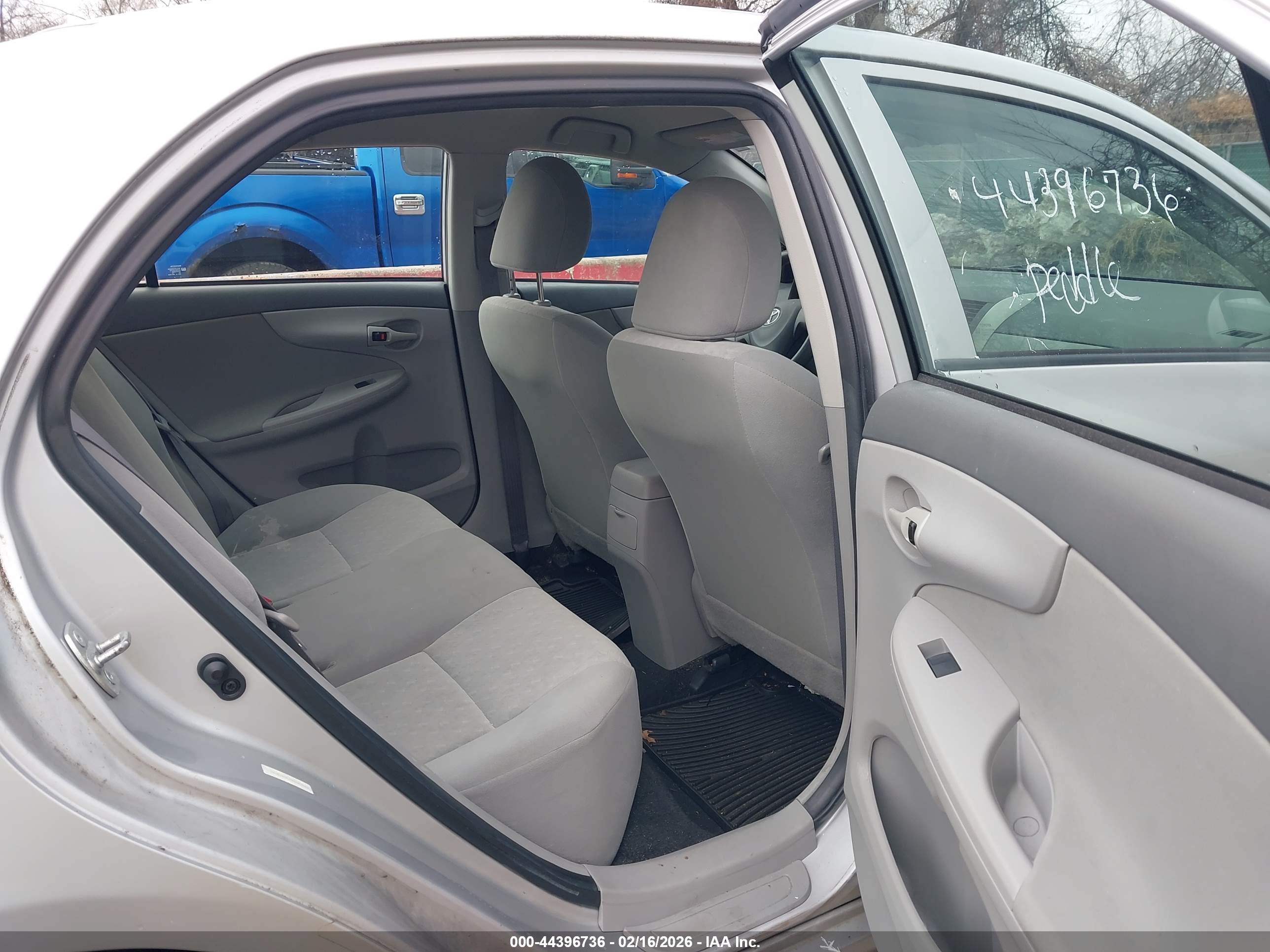TOYOTA COROLLA image 8