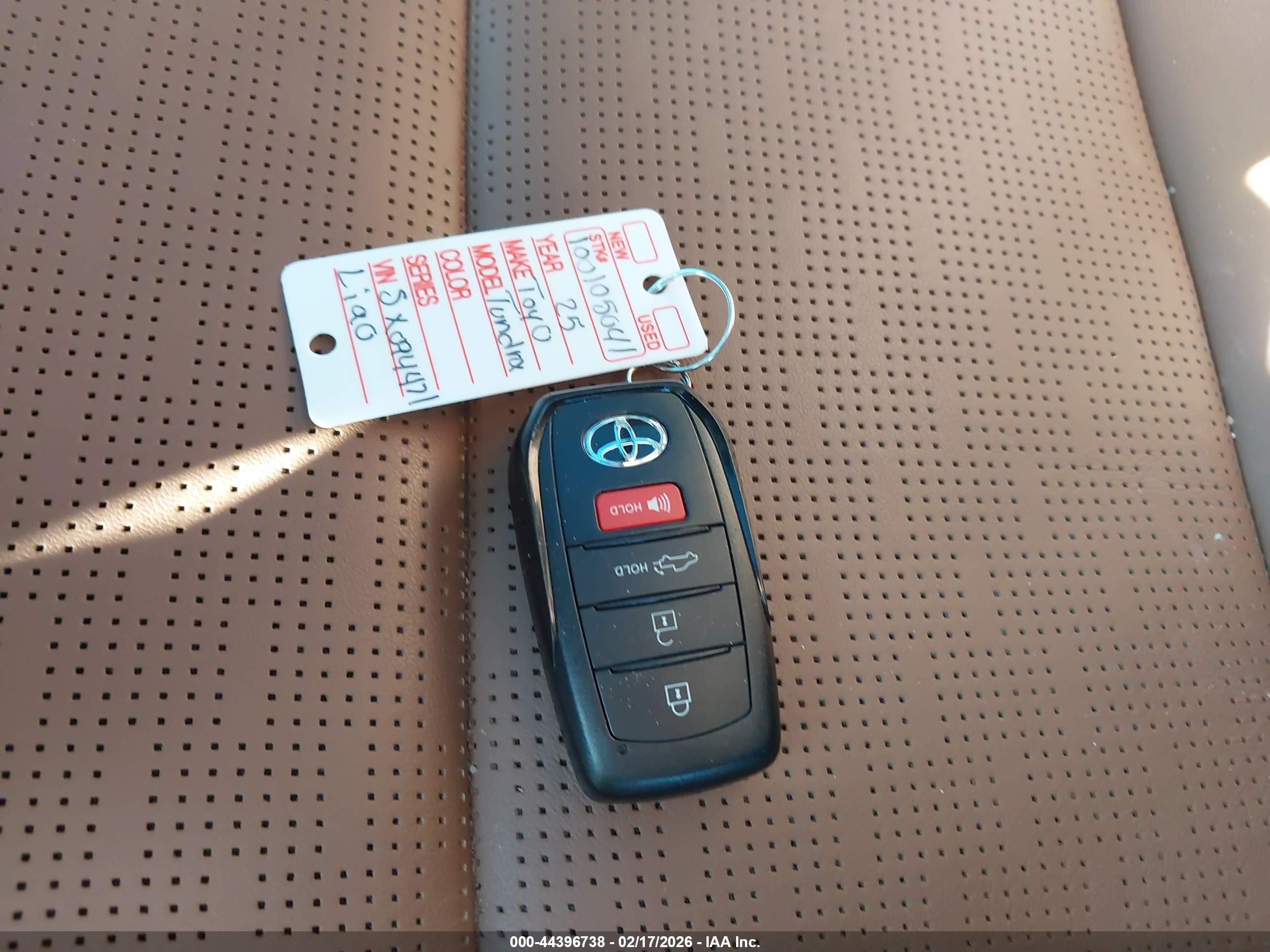 TOYOTA TUNDRA image 11