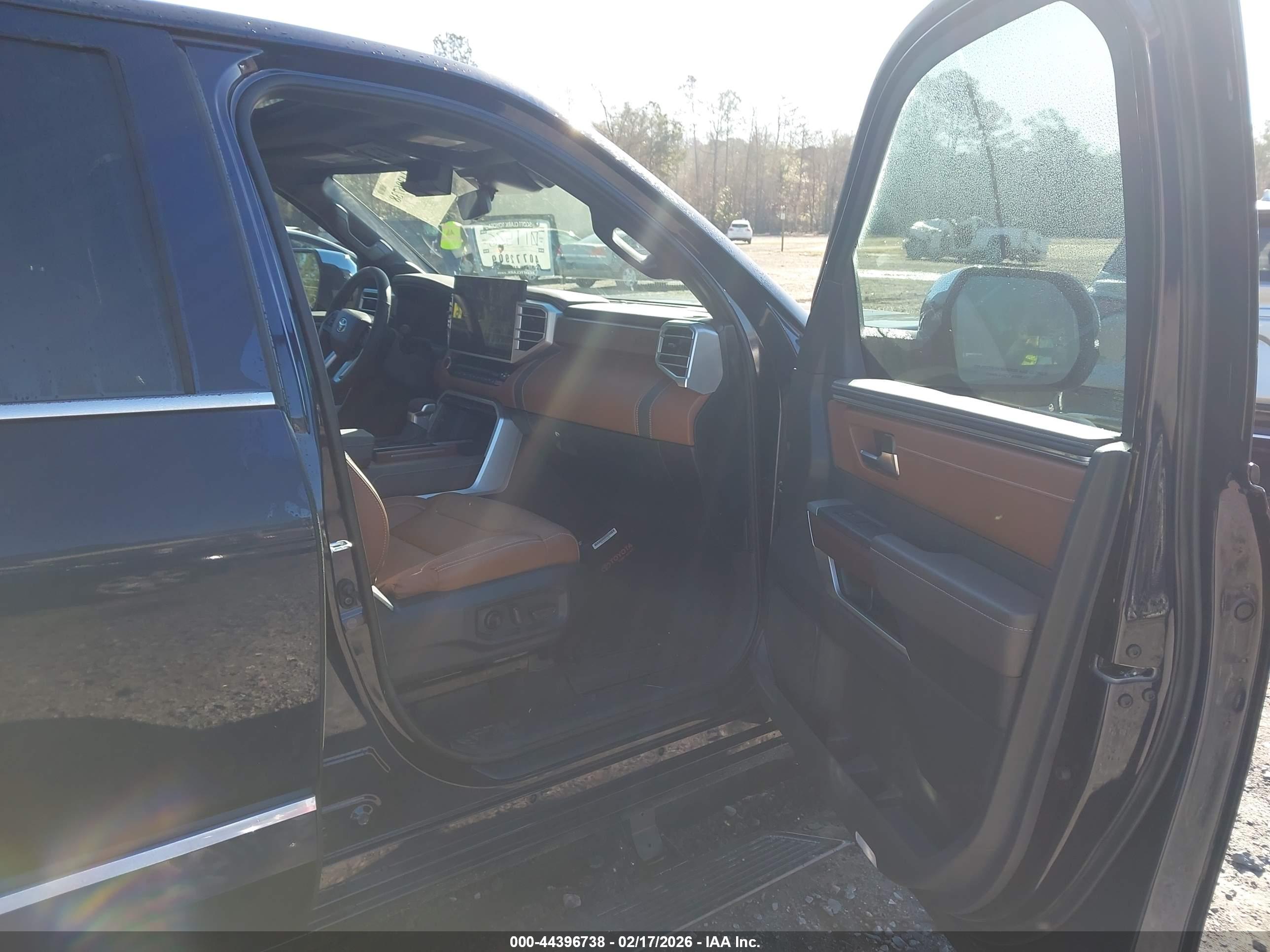 TOYOTA TUNDRA image 5