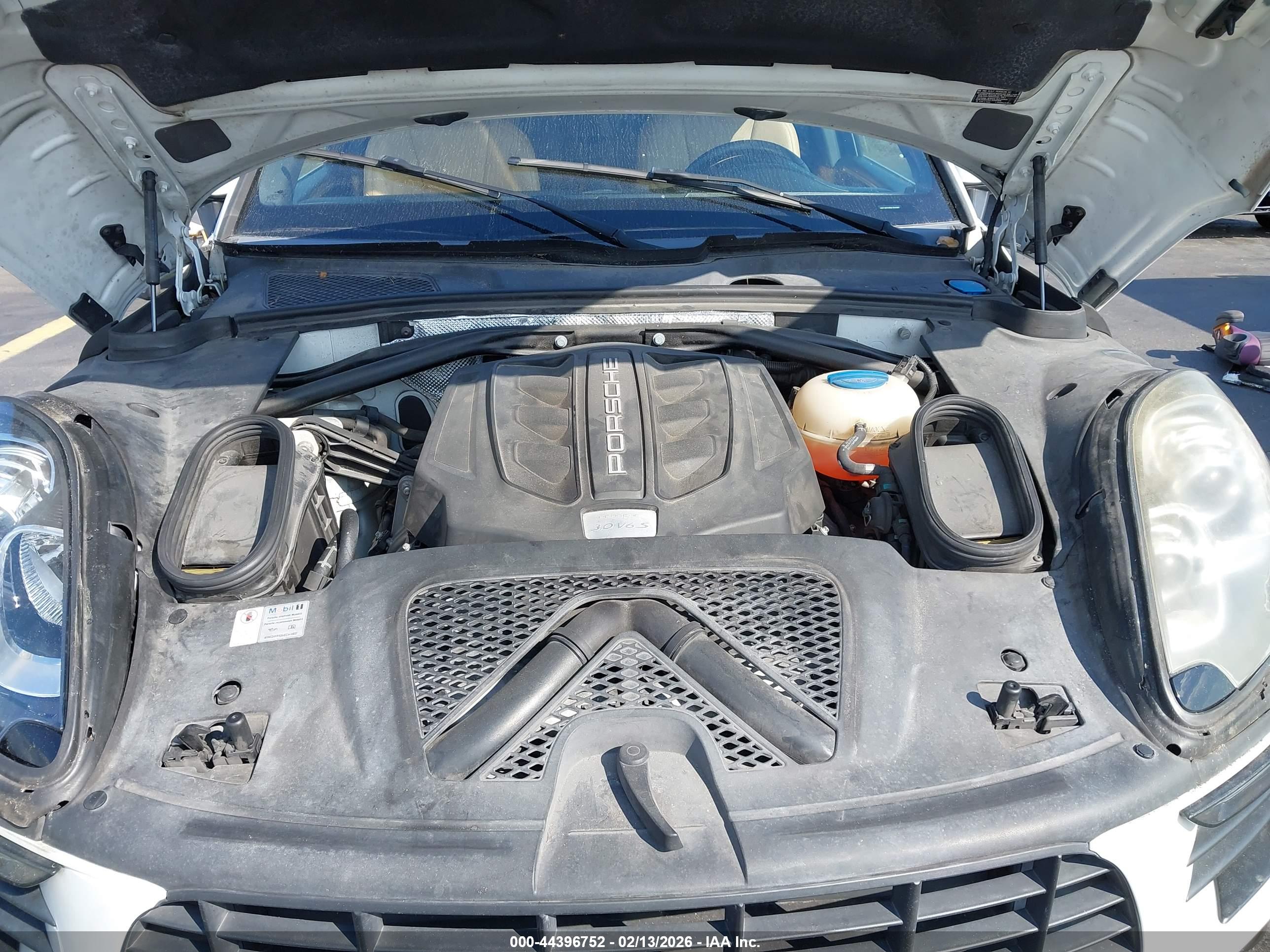 PORSCHE MACAN image 10