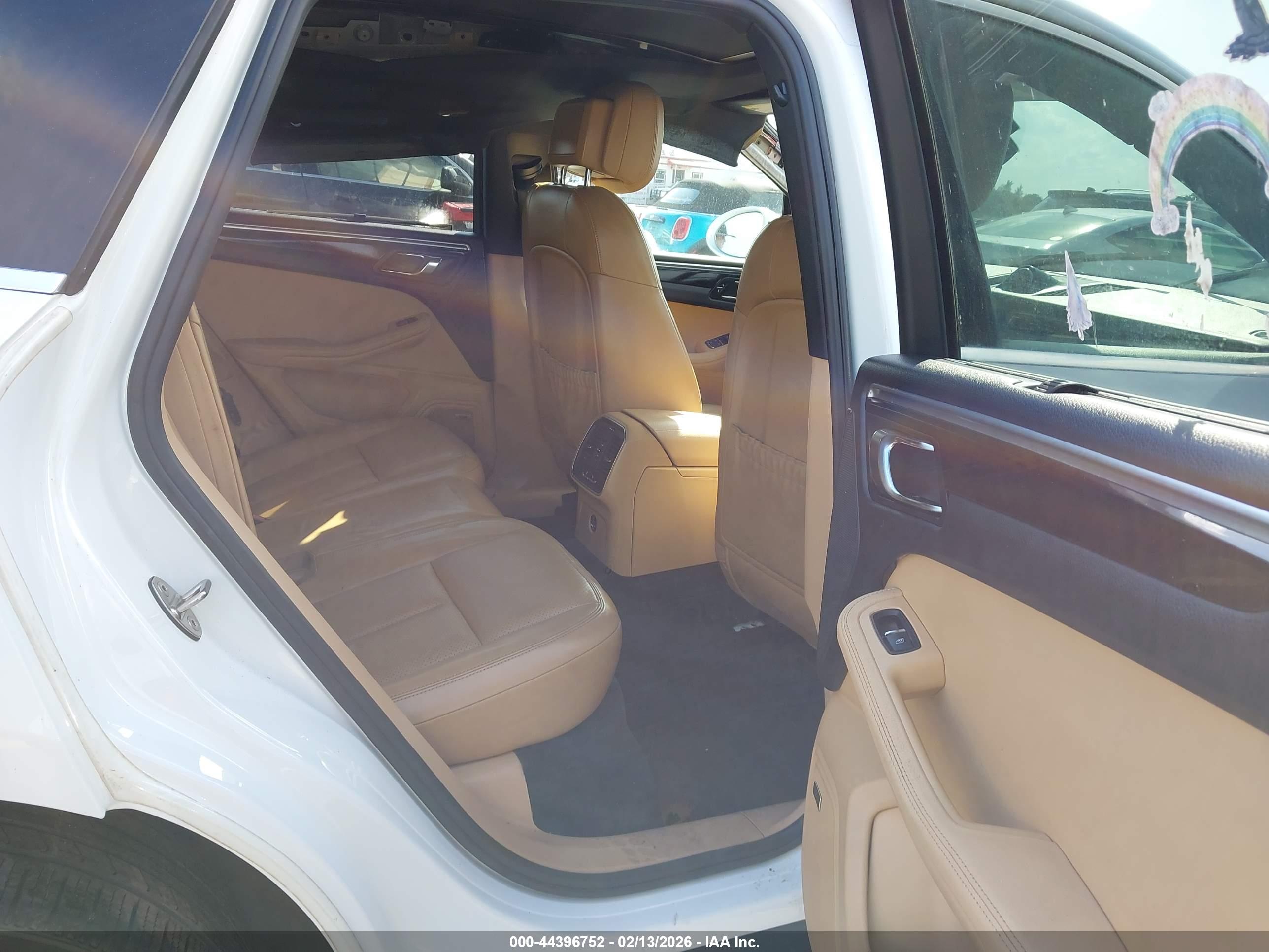 PORSCHE MACAN image 8