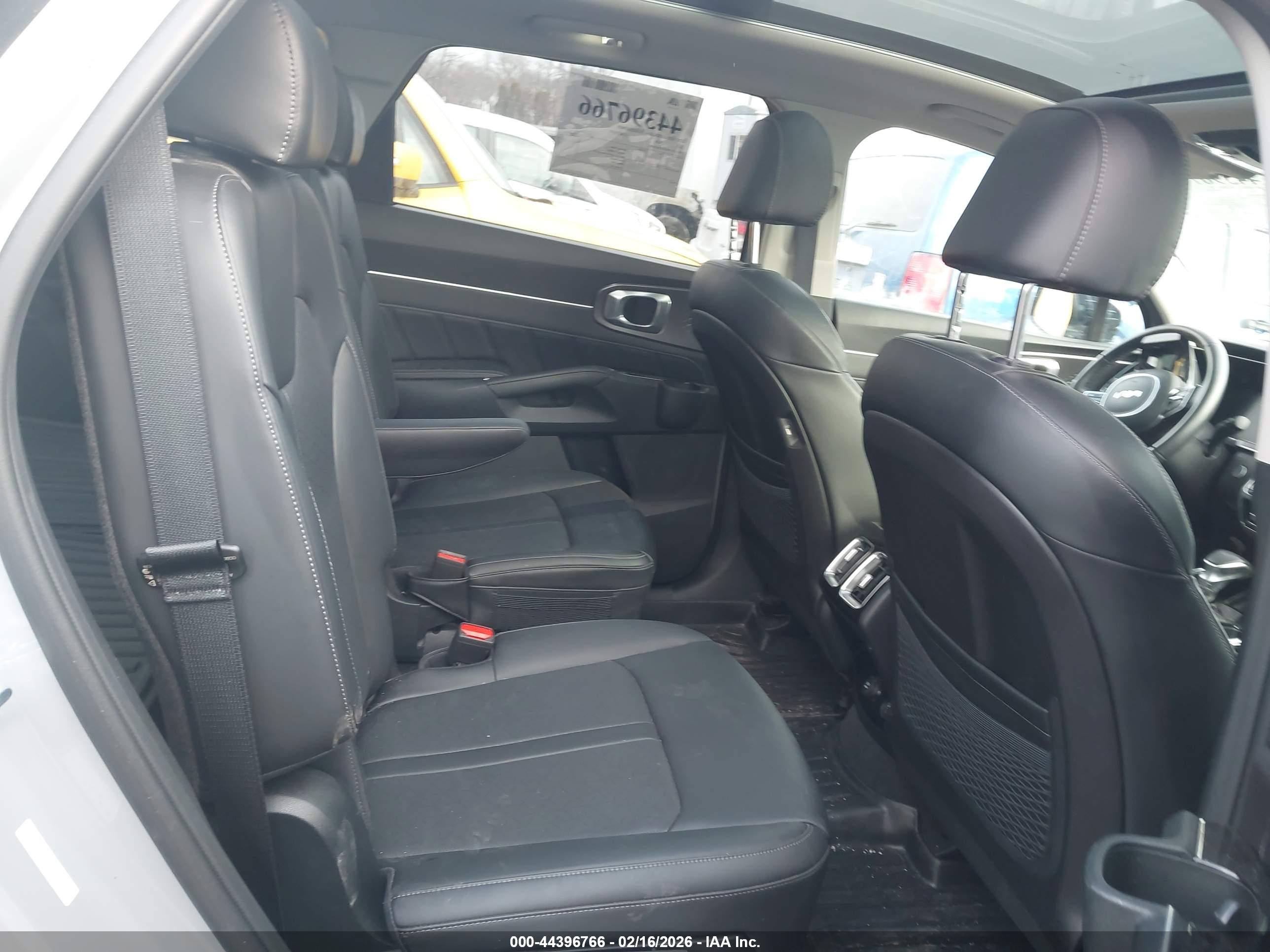 KIA SORENTO image 8