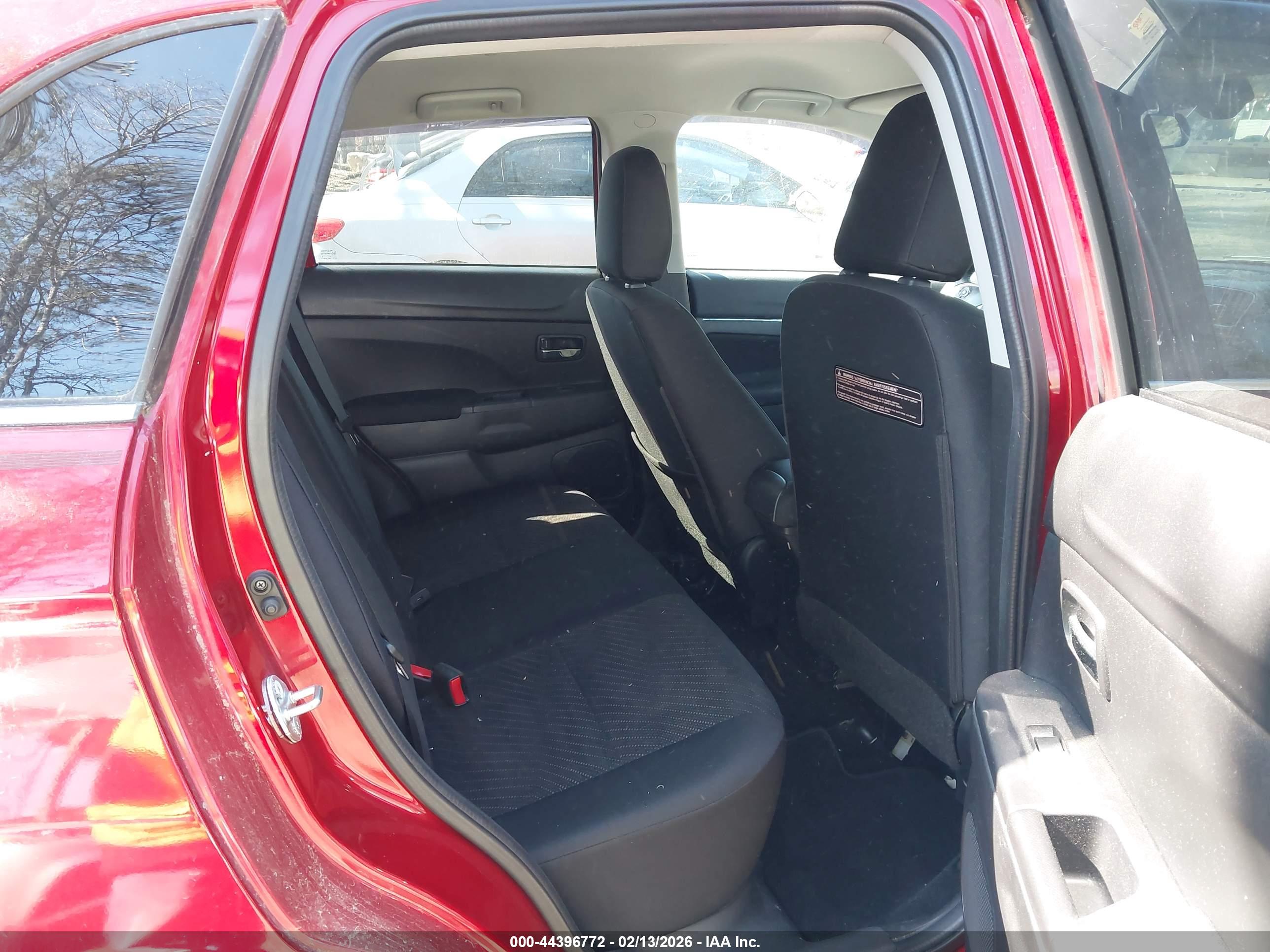 MITSUBISHI OUTLANDER image 8