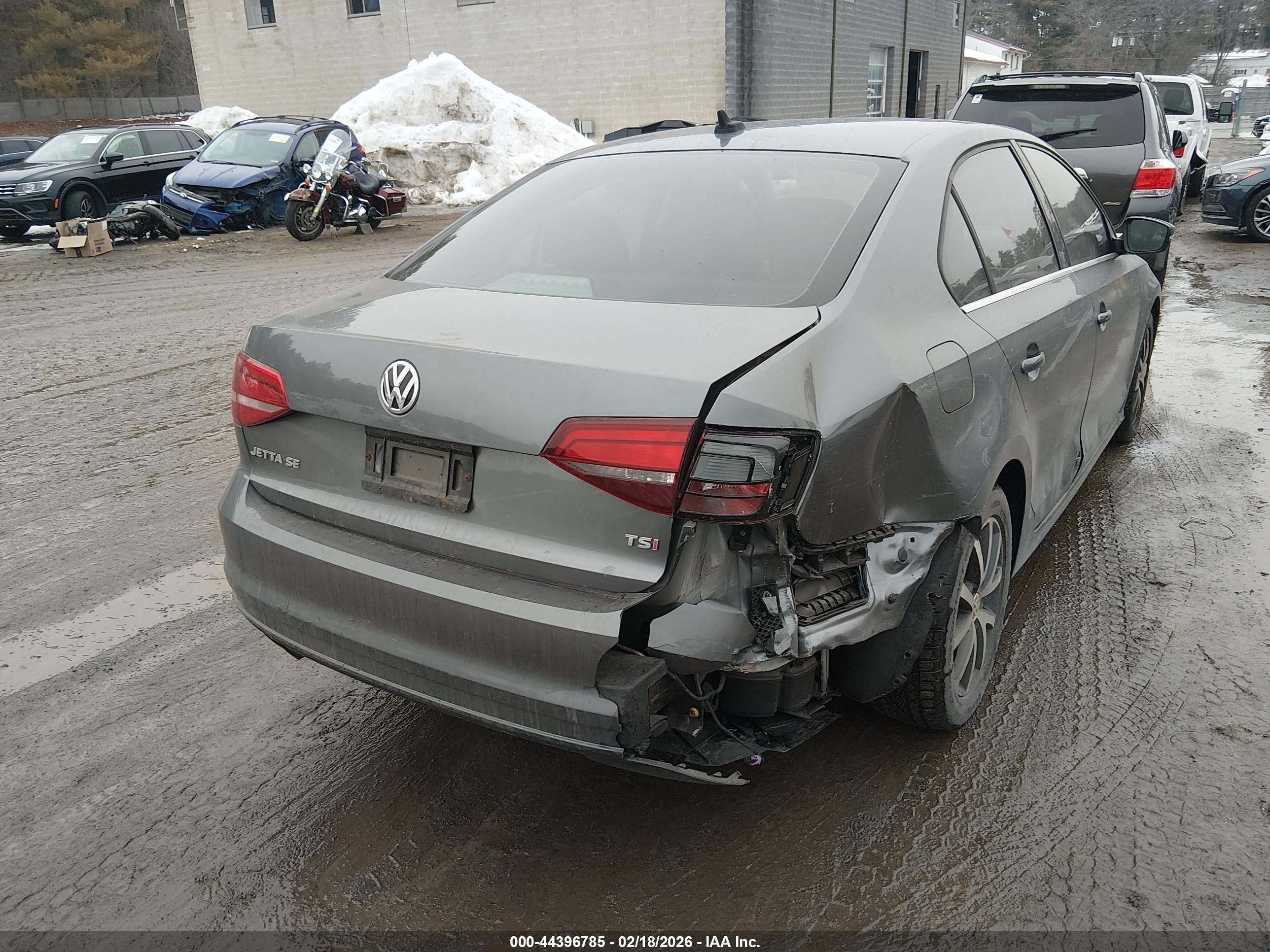 VOLKSWAGEN JETTA image 4