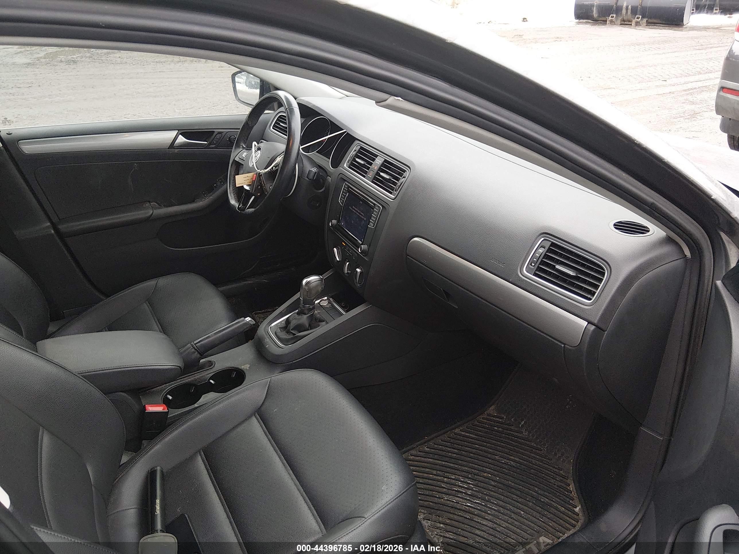 VOLKSWAGEN JETTA image 5