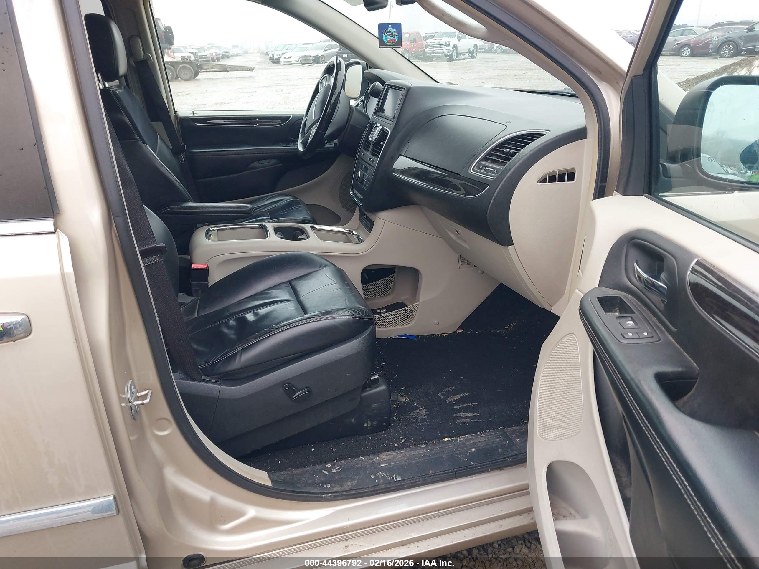 CHRYSLER TOWN image 5