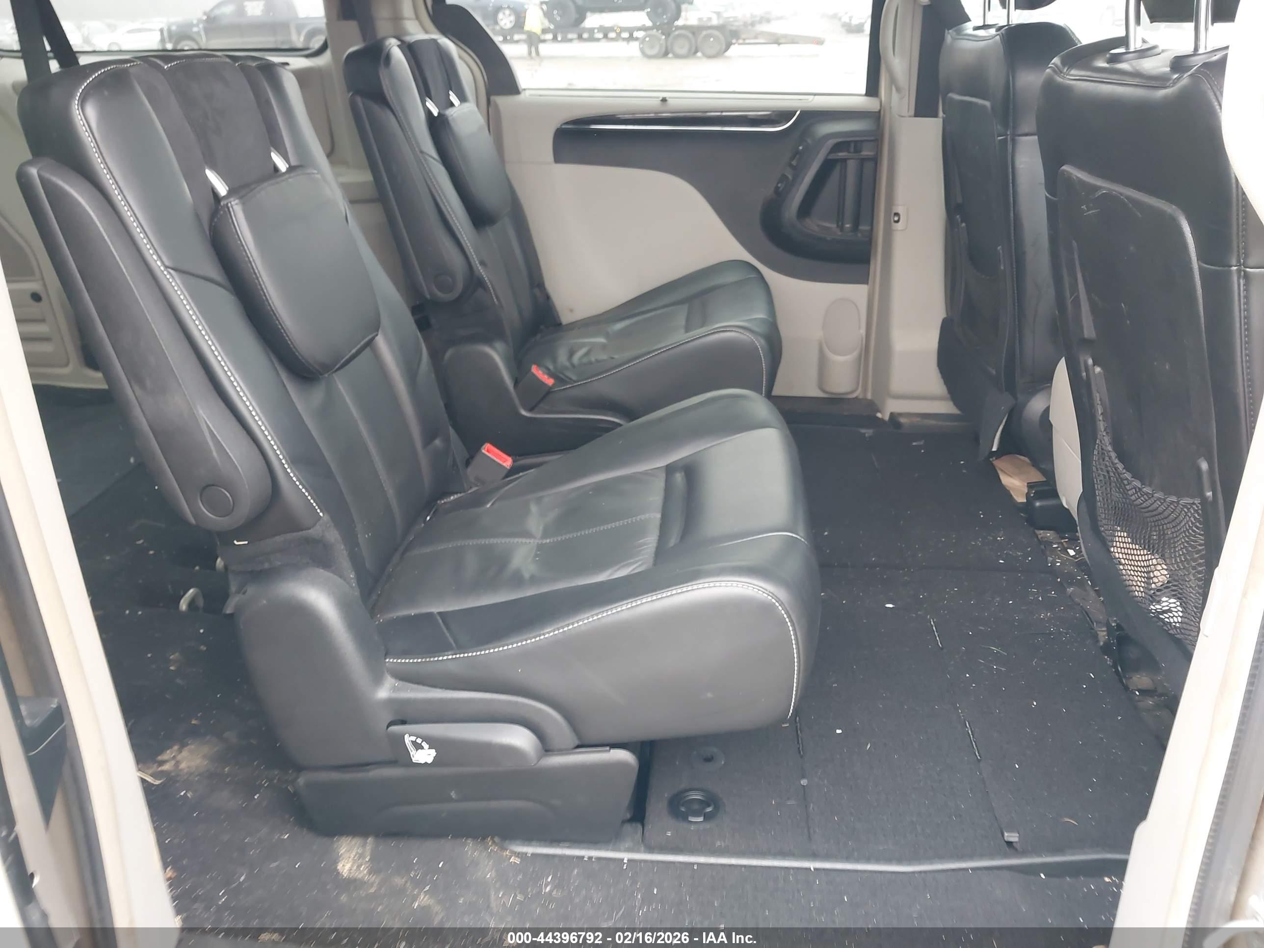 CHRYSLER TOWN image 8