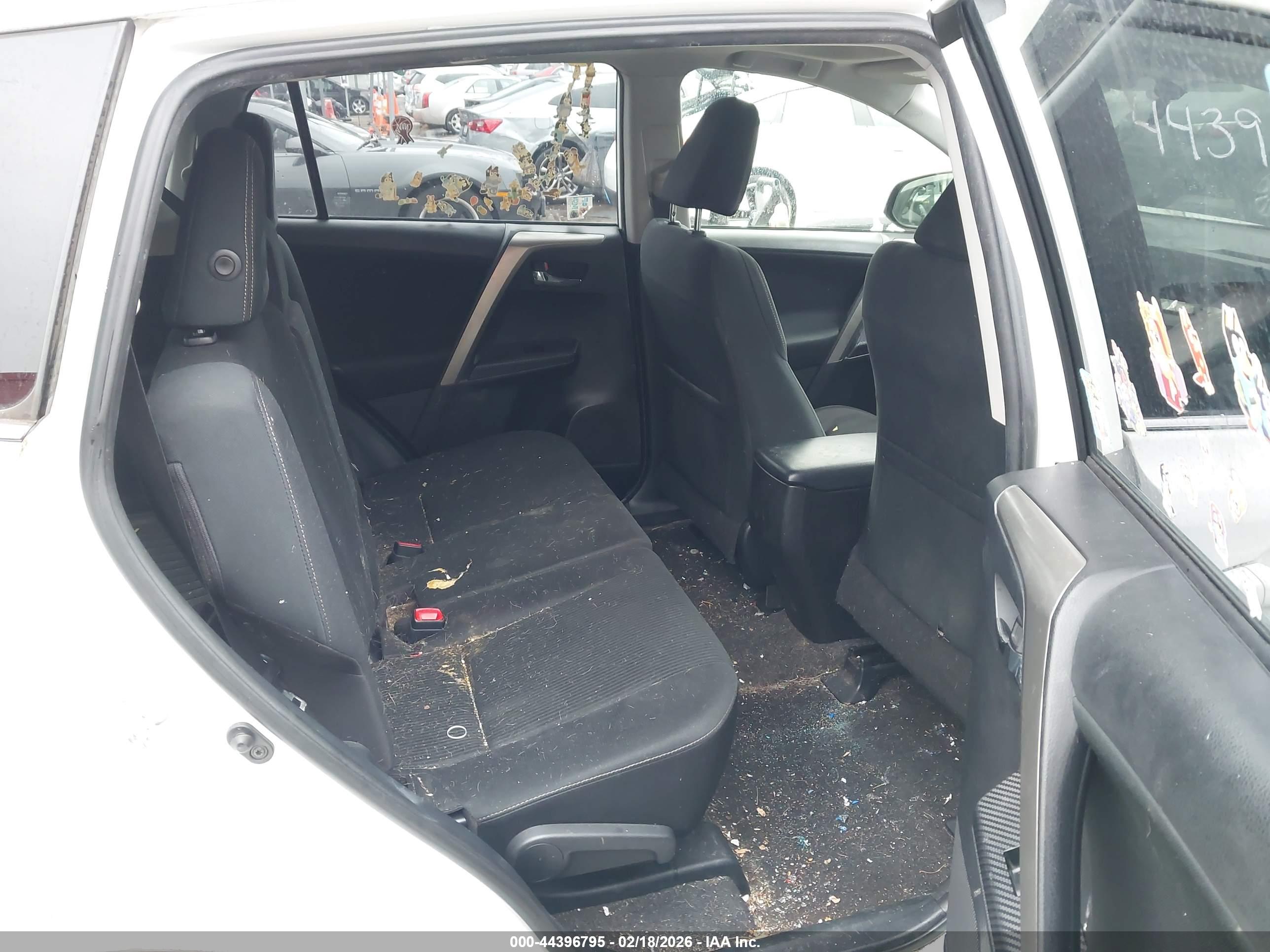 TOYOTA RAV4 image 8