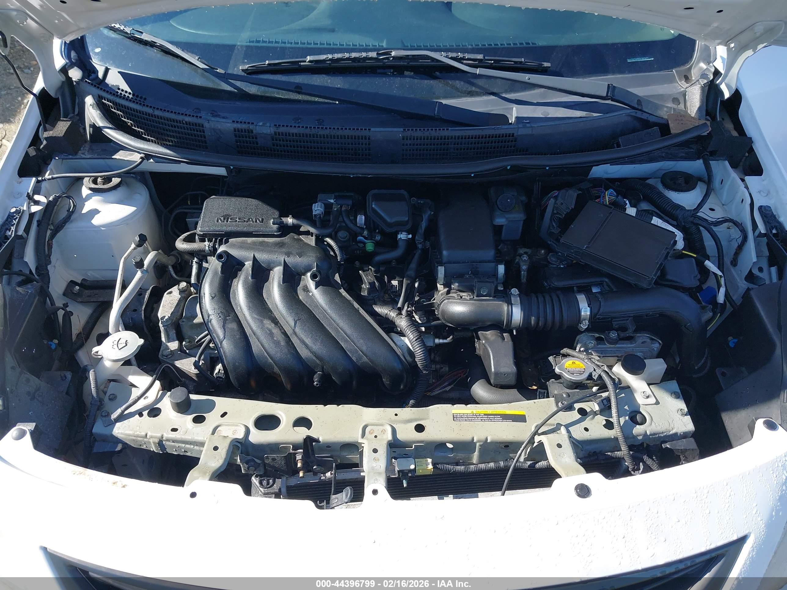 NISSAN VERSA image 10