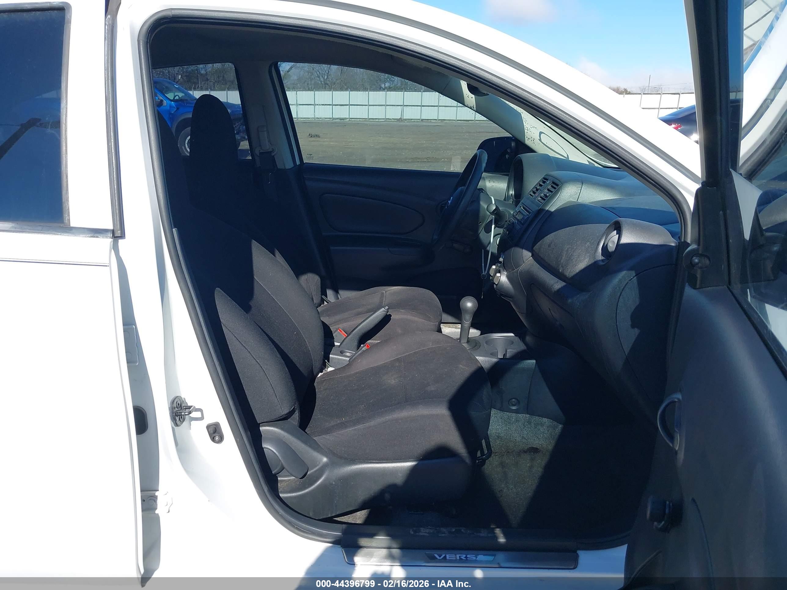 NISSAN VERSA image 5