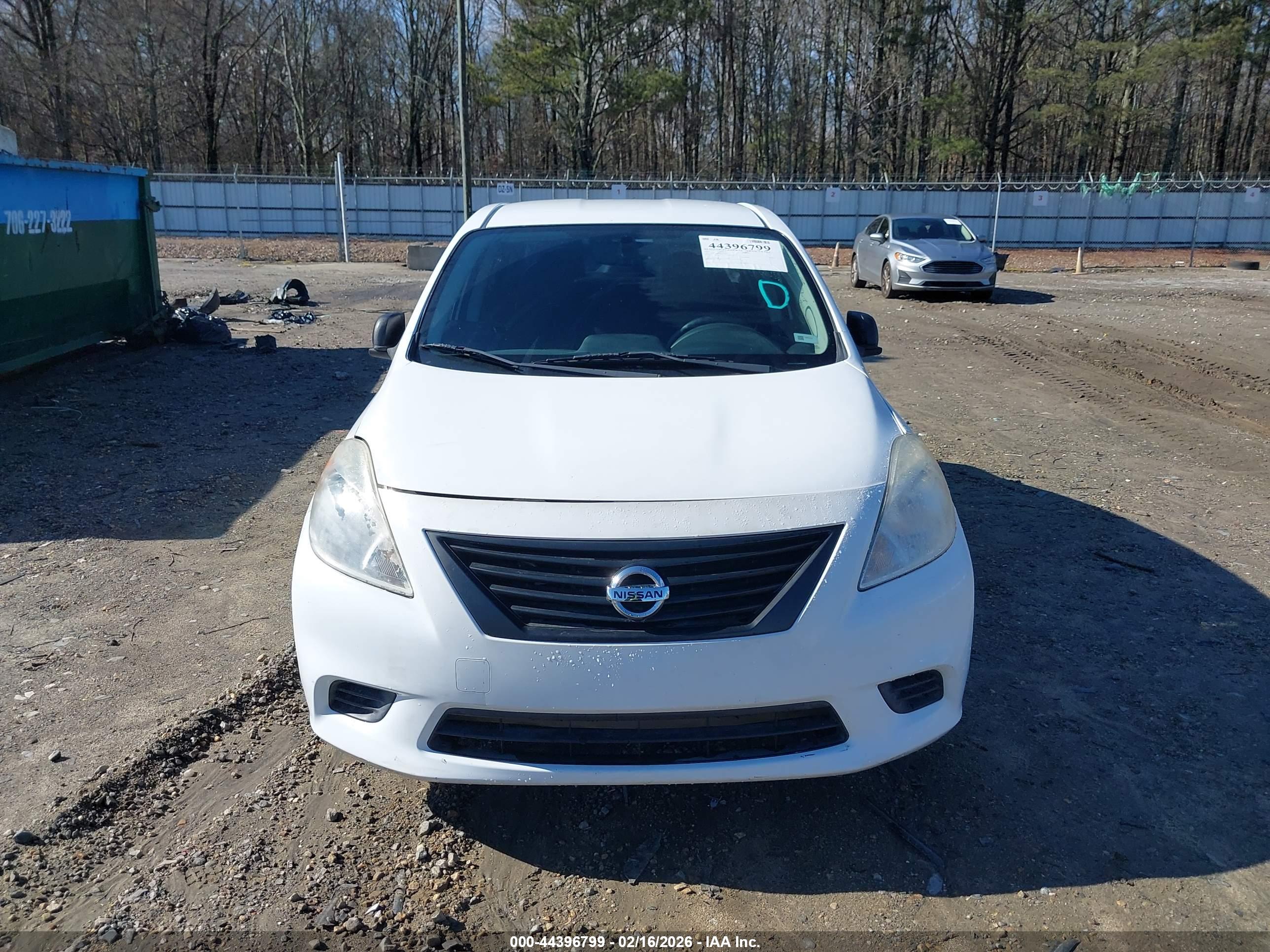 NISSAN VERSA image 6