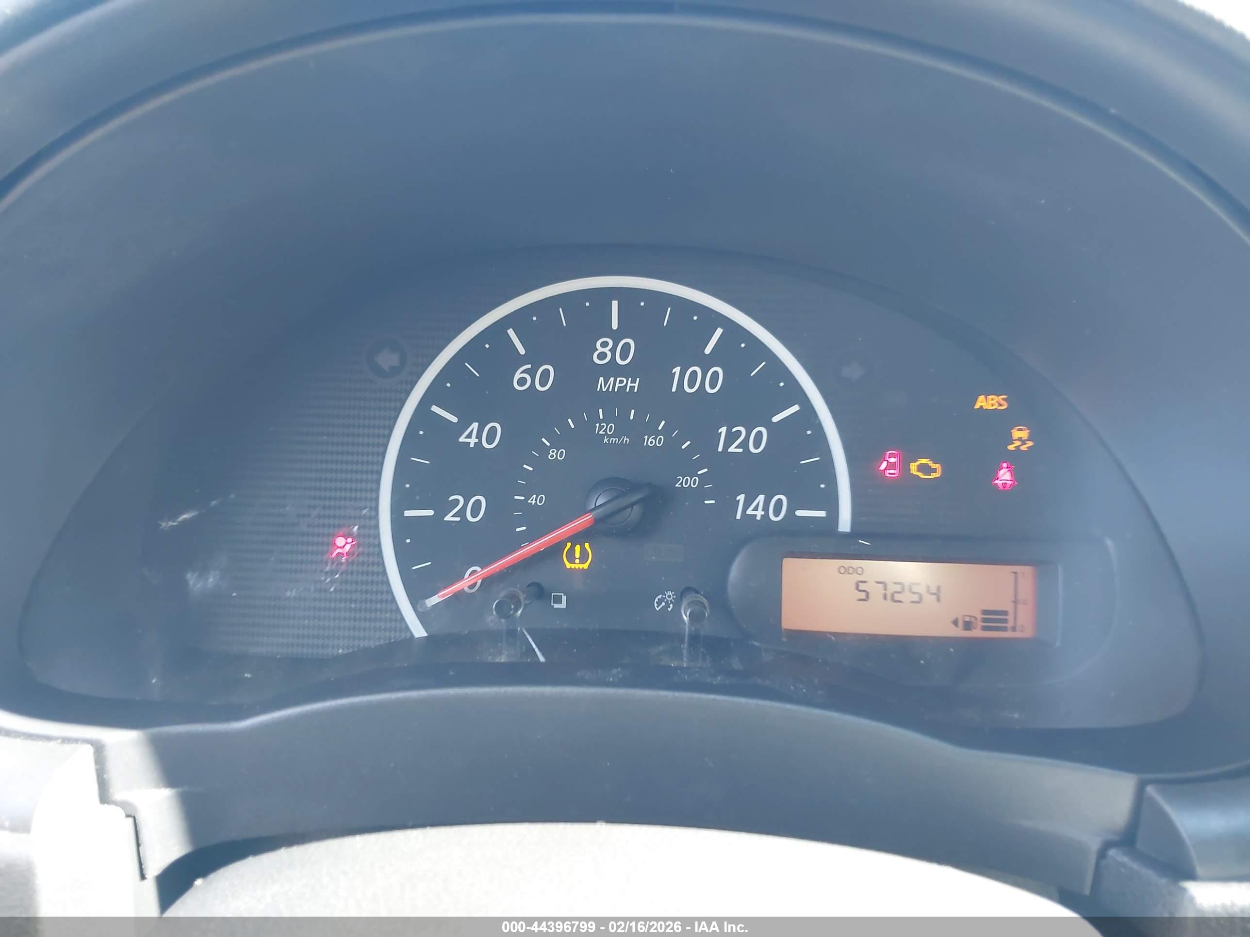 NISSAN VERSA image 7