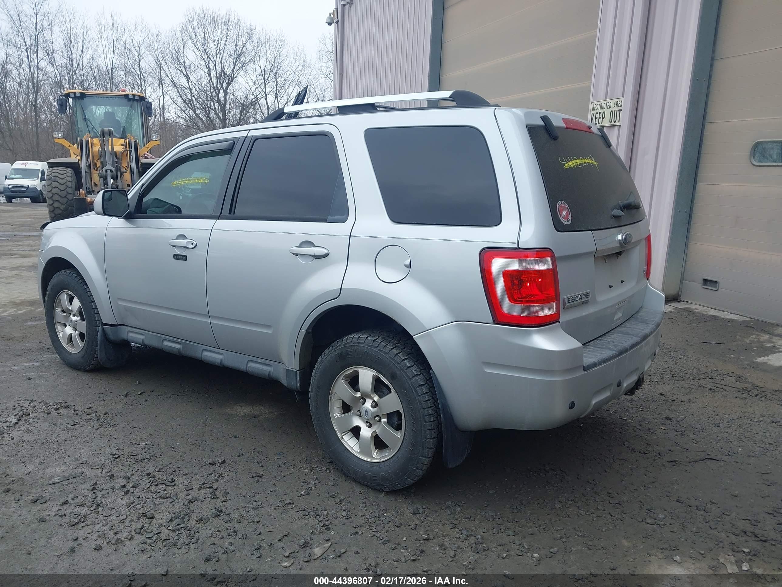 FORD ESCAPE image 3