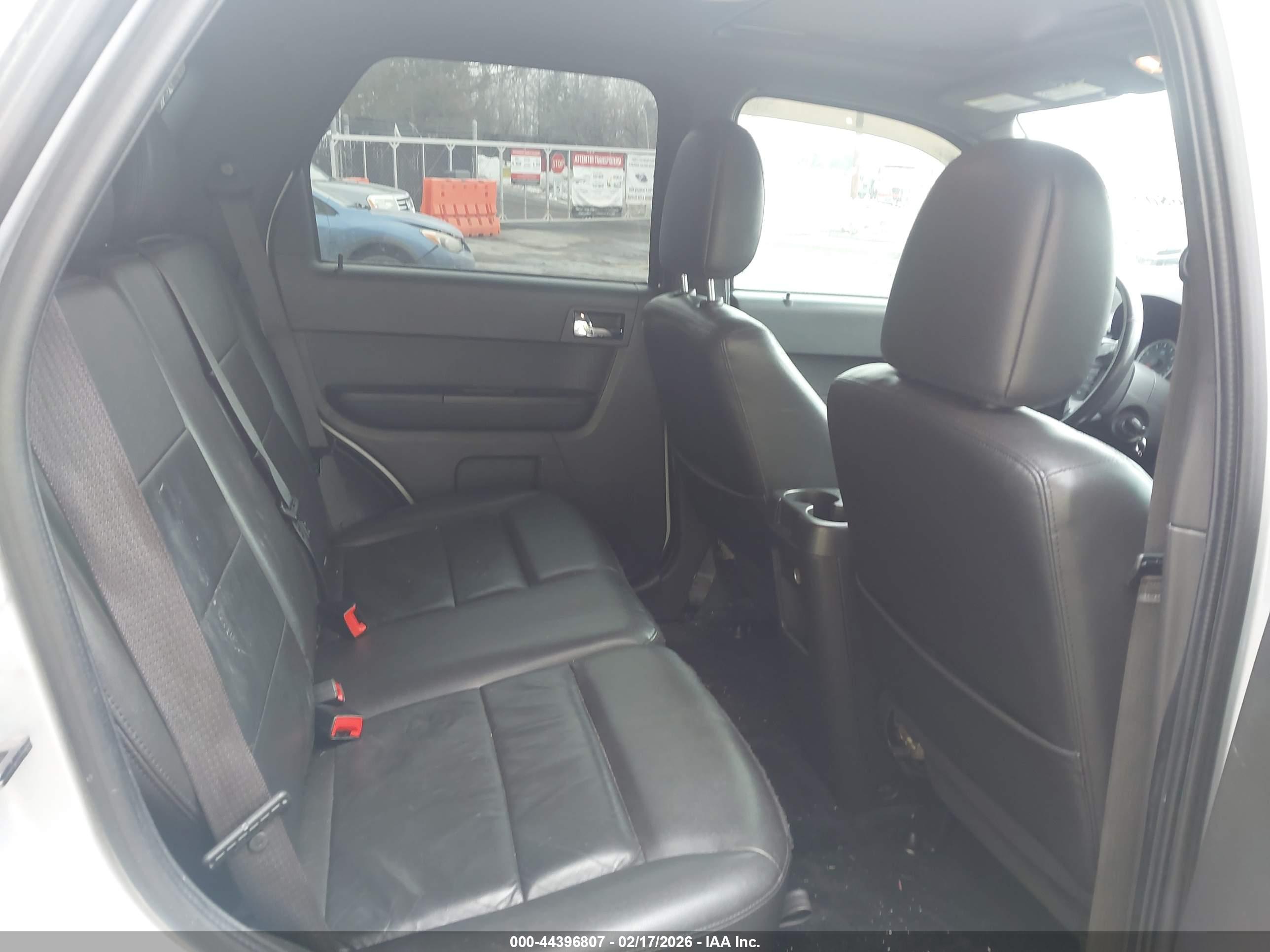 FORD ESCAPE image 8