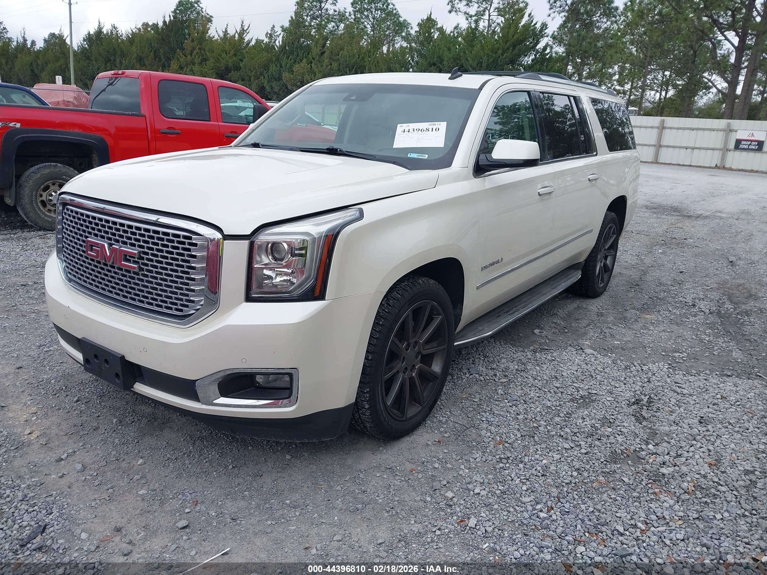 GMC YUKON image 2