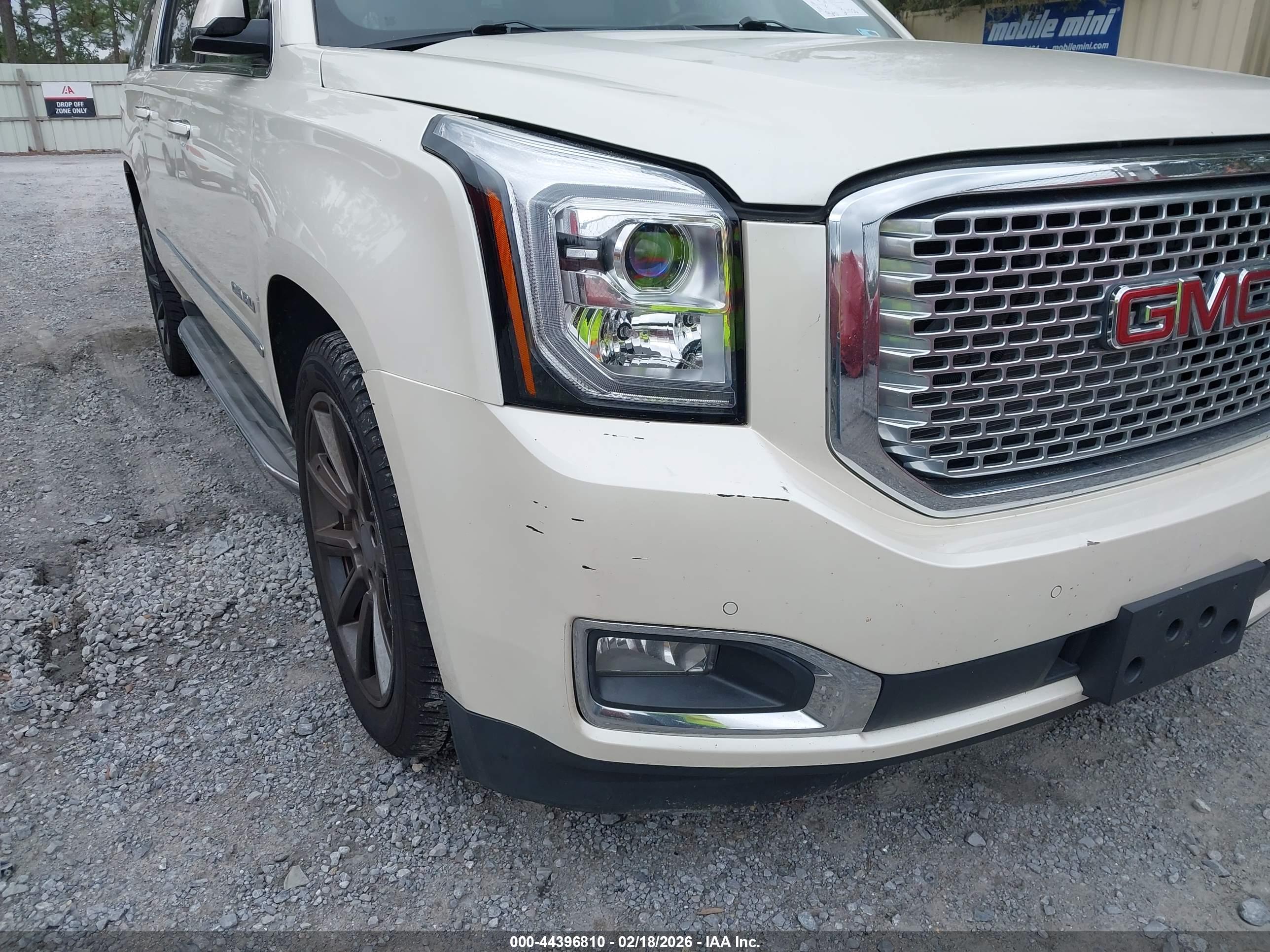 GMC YUKON image 6
