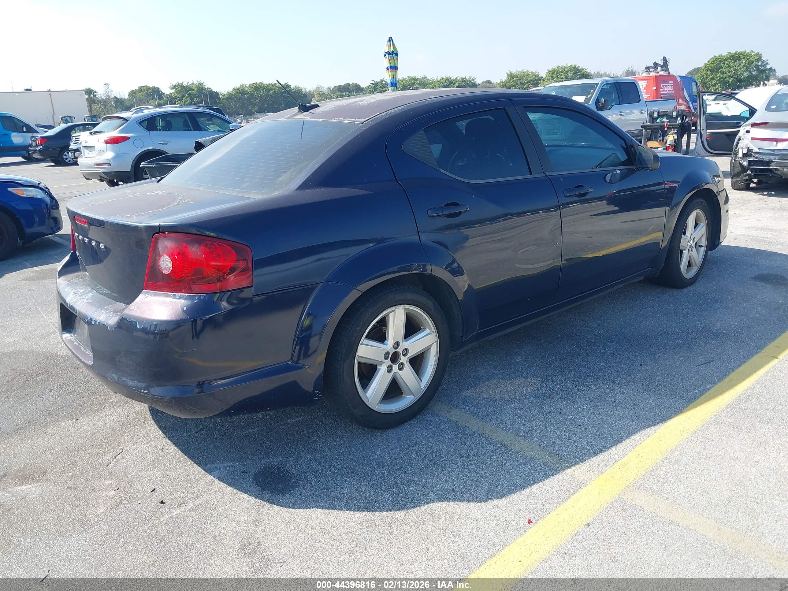 DODGE AVENGER image 4