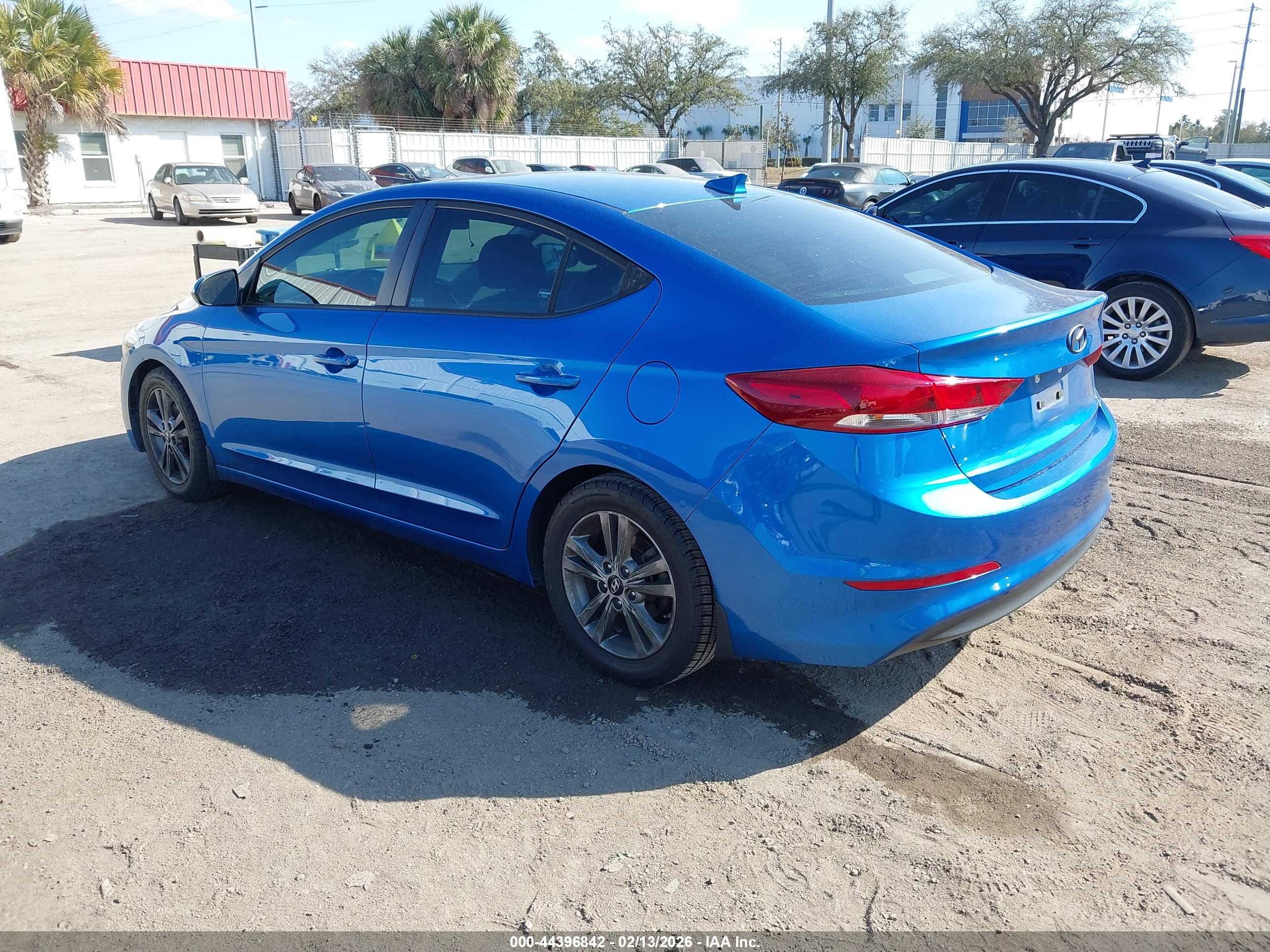 HYUNDAI ELANTRA image 3