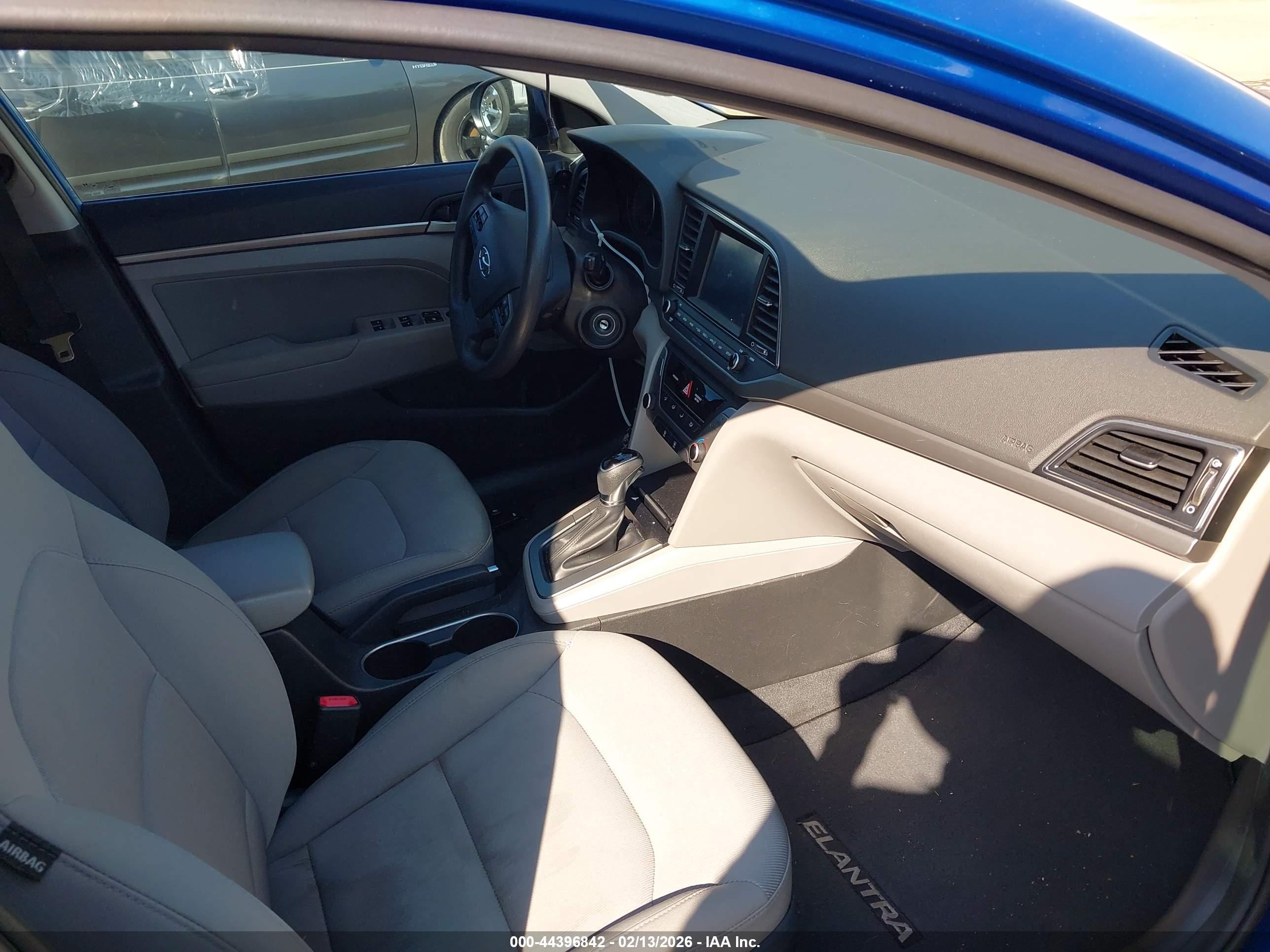 HYUNDAI ELANTRA image 5