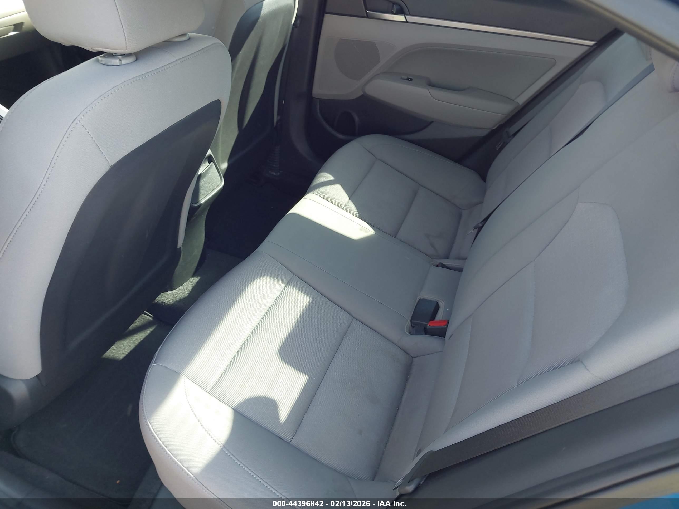 HYUNDAI ELANTRA image 8