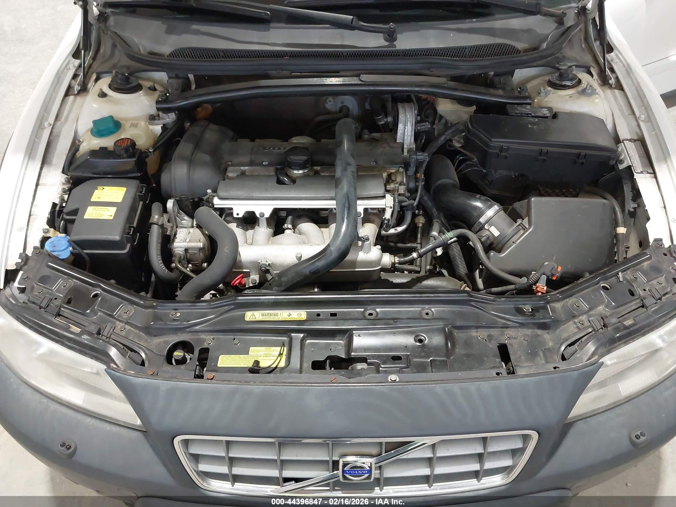 VOLVO XC70 image 10