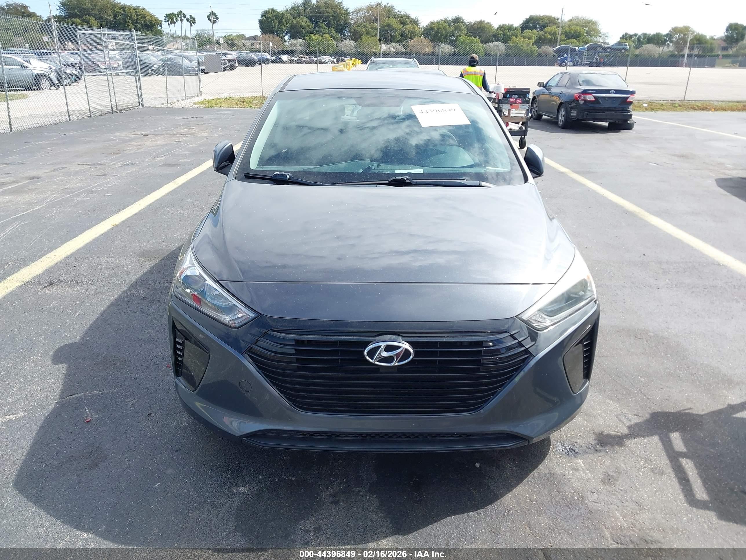 HYUNDAI IONIQ image 6