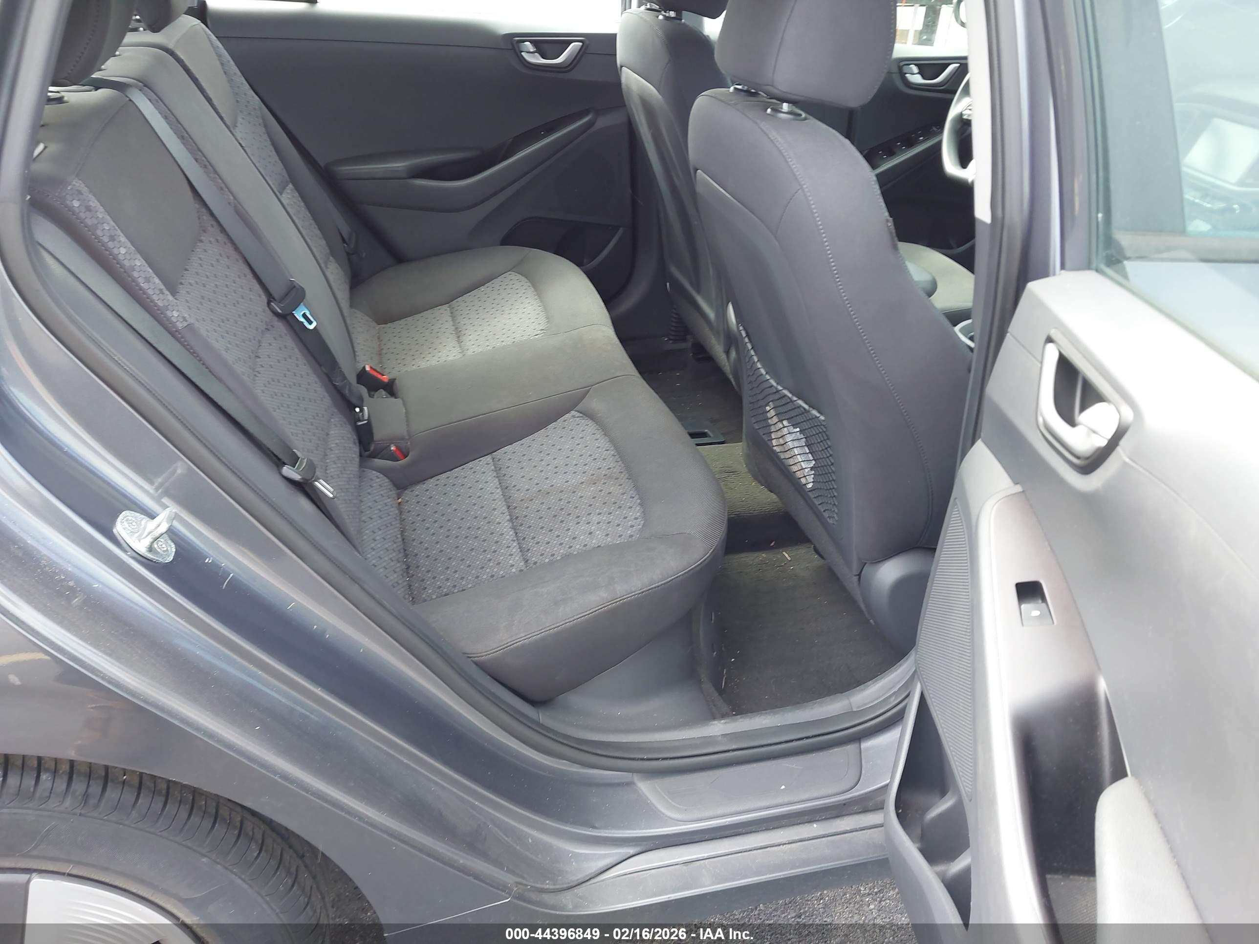 HYUNDAI IONIQ image 8