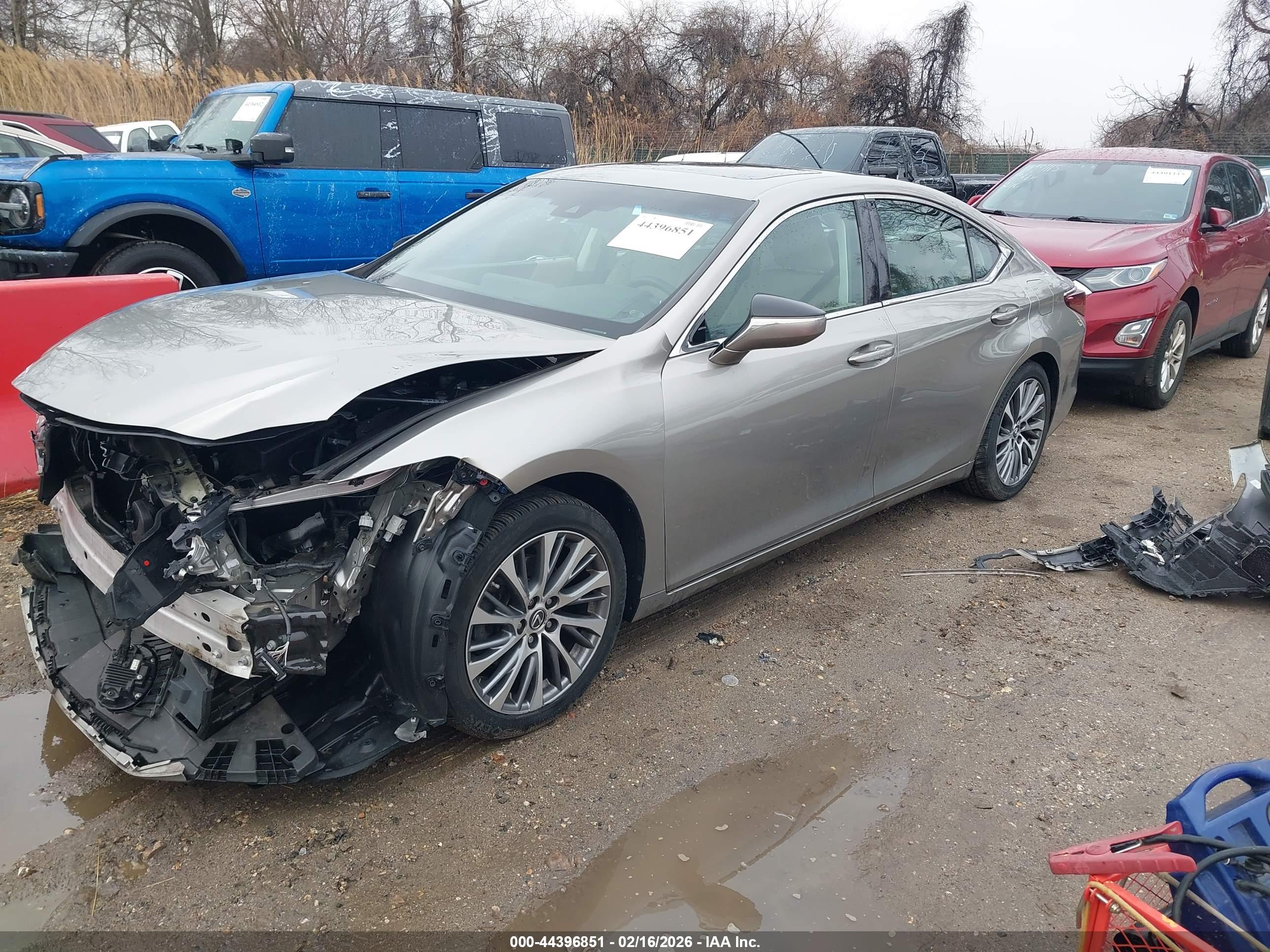 LEXUS ES image 2