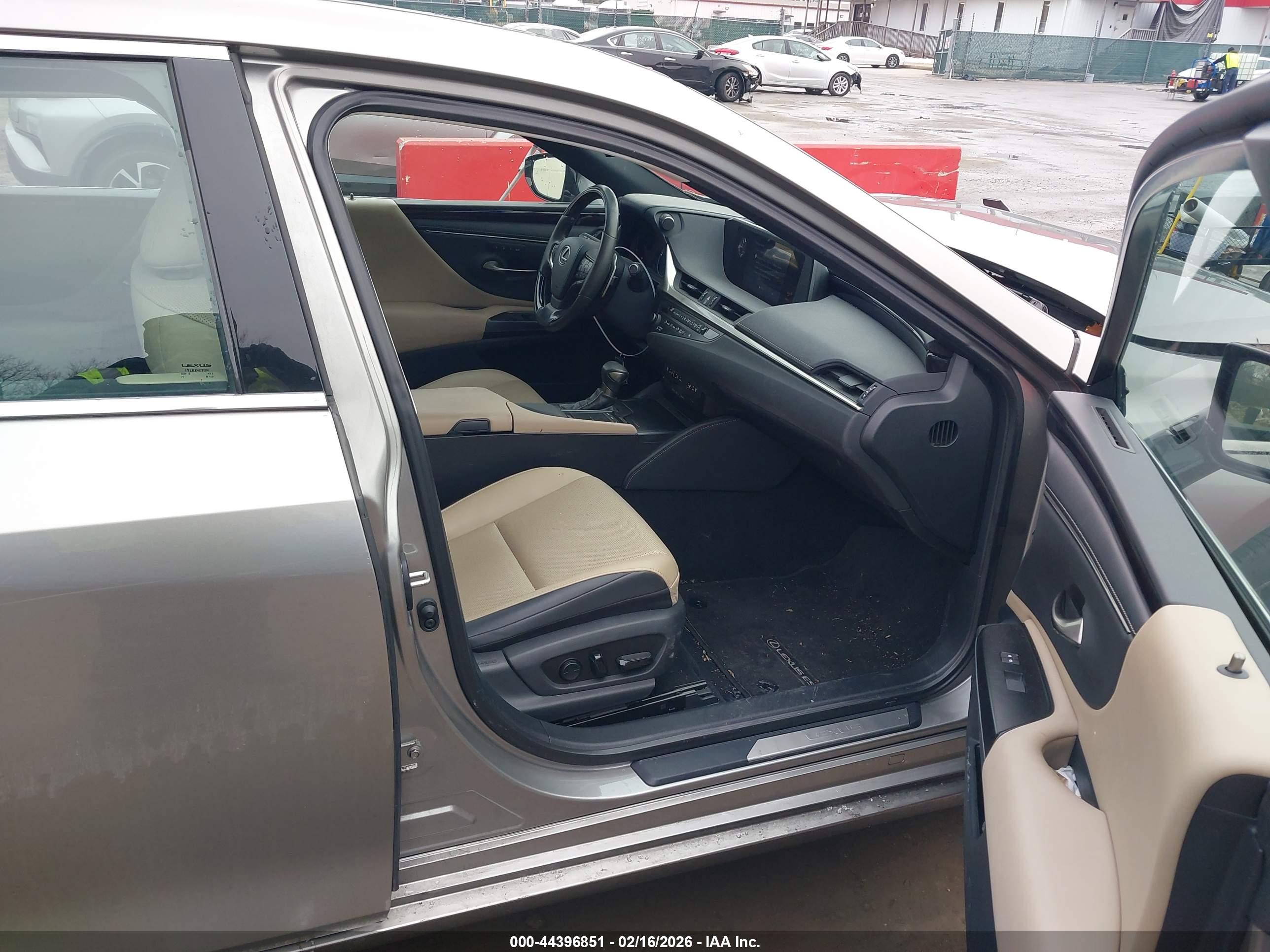 LEXUS ES image 5