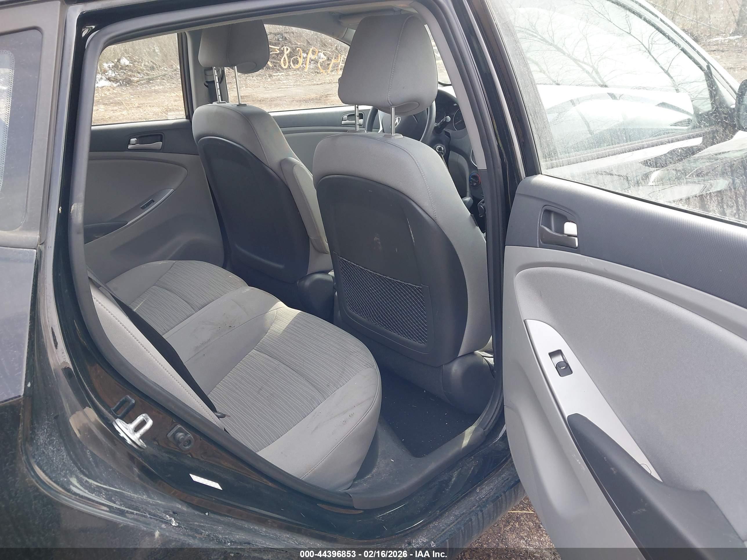 HYUNDAI ACCENT image 8