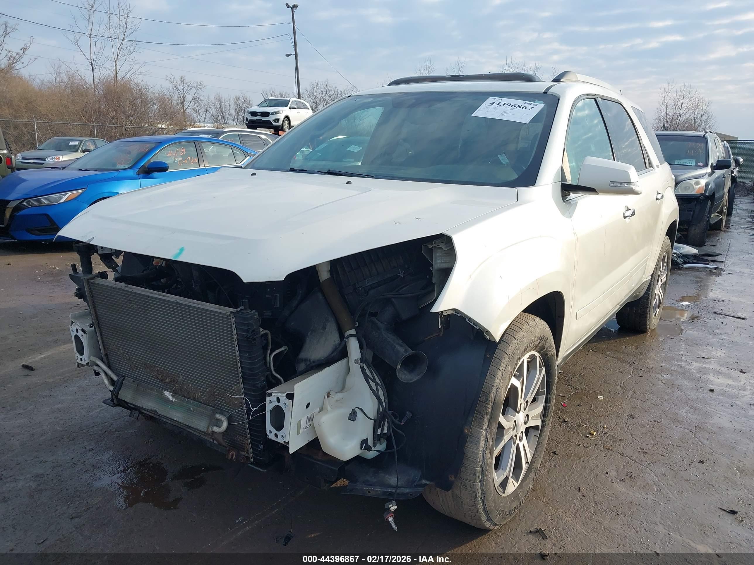 GMC ACADIA image 2