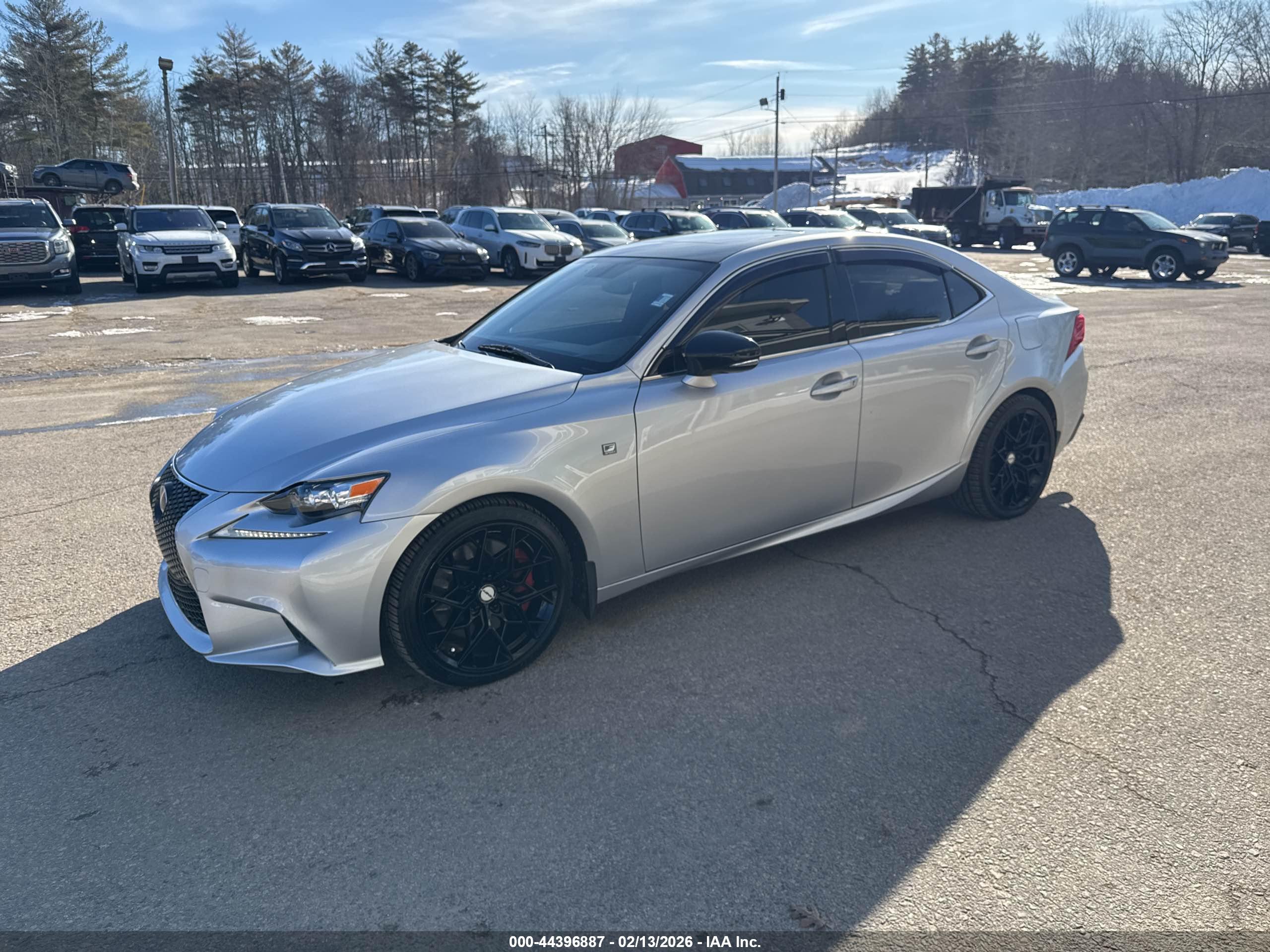 LEXUS IS image 2
