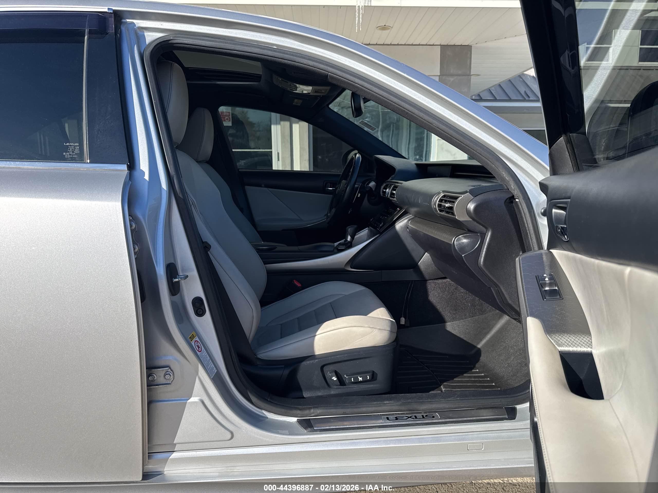 LEXUS IS image 5