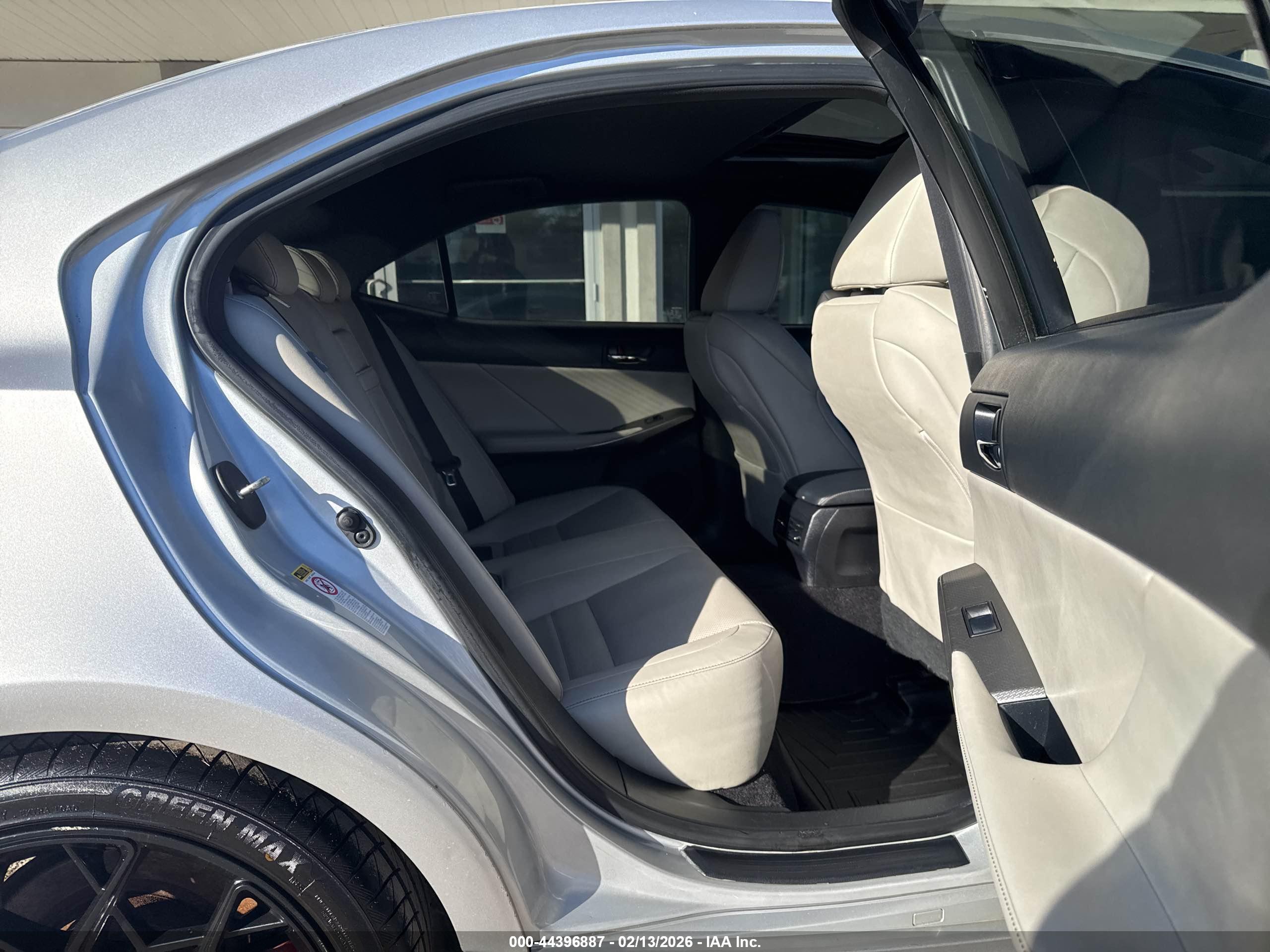 LEXUS IS image 8