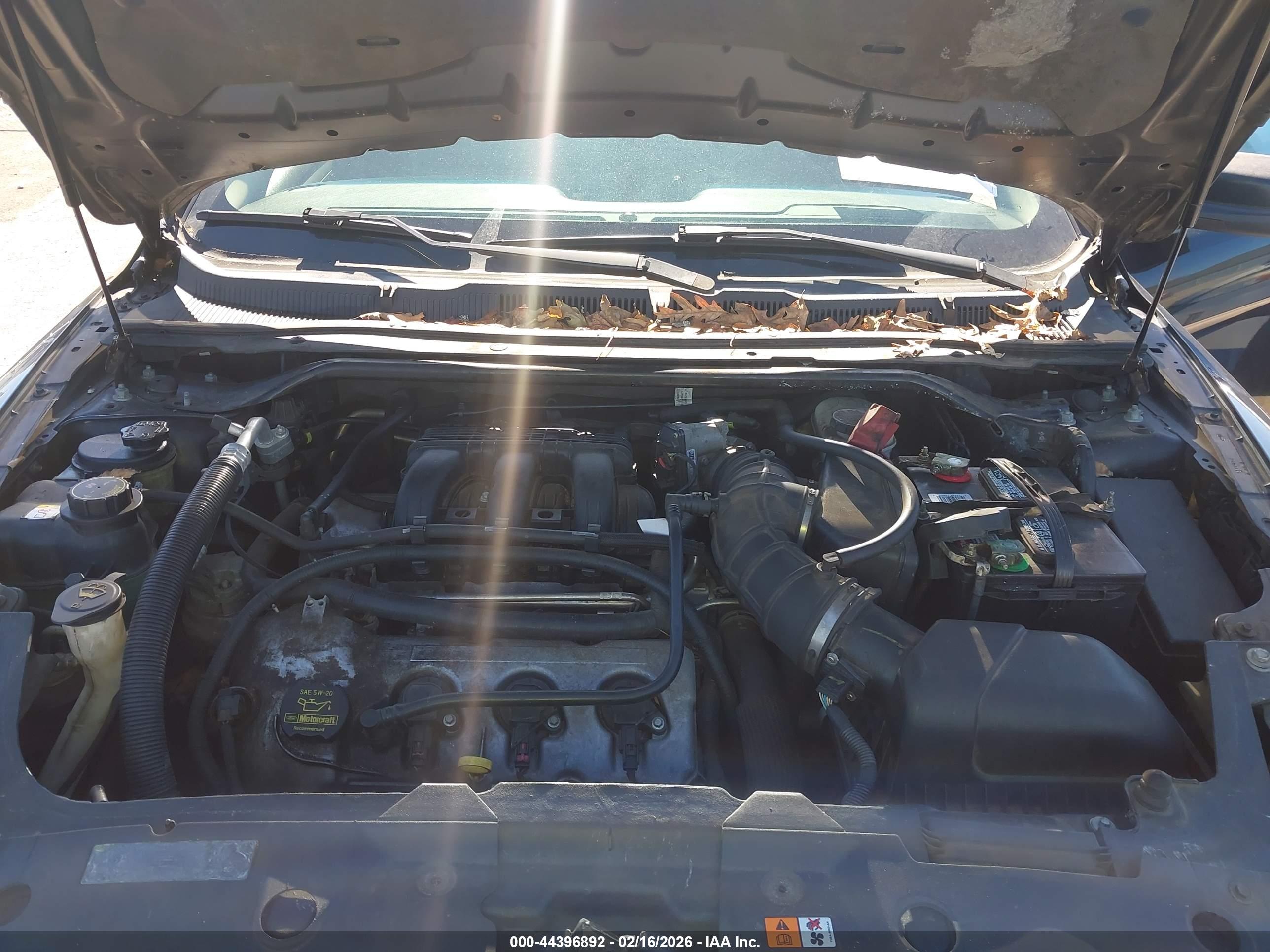 FORD TAURUS image 10