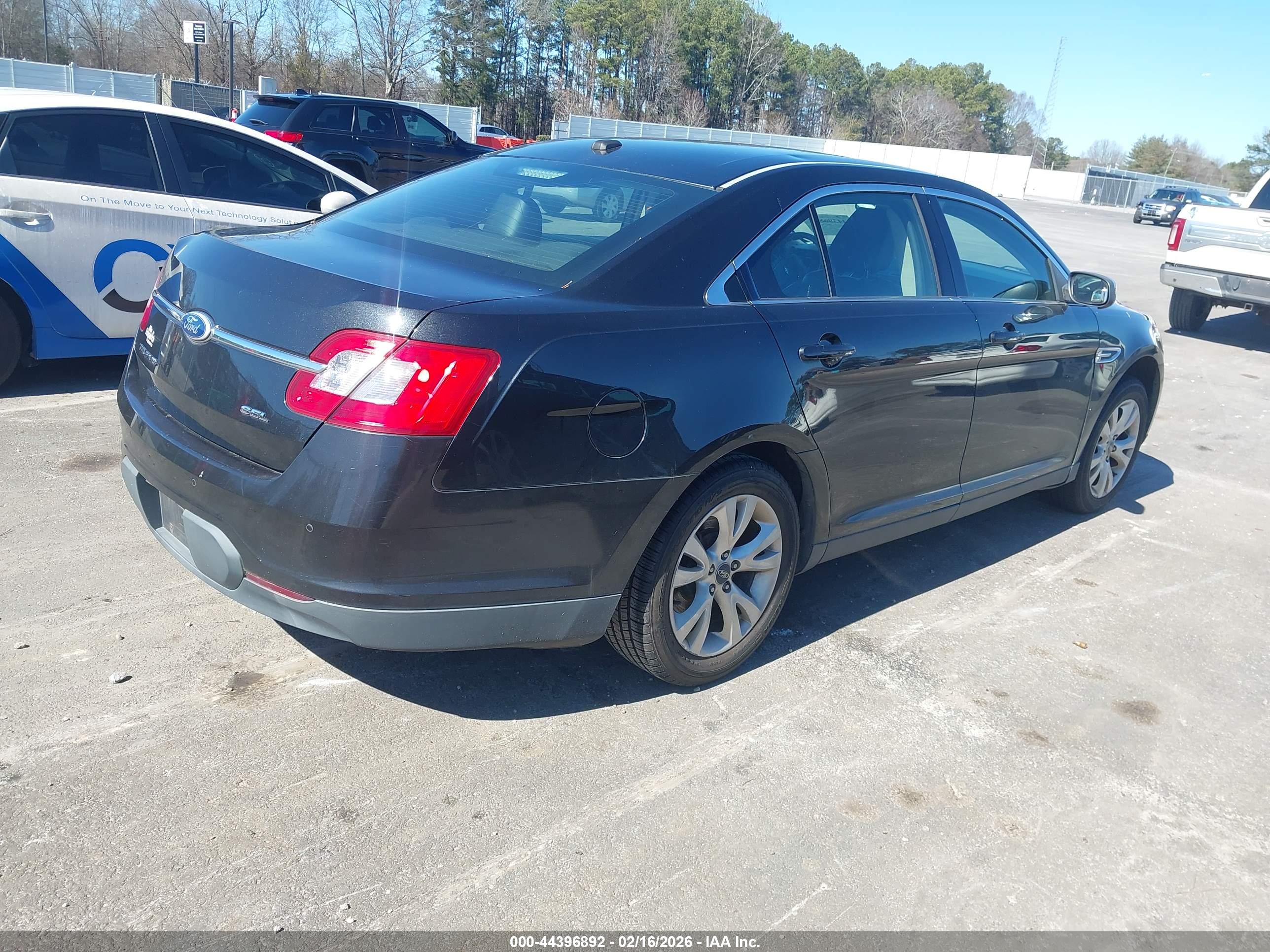 FORD TAURUS image 4