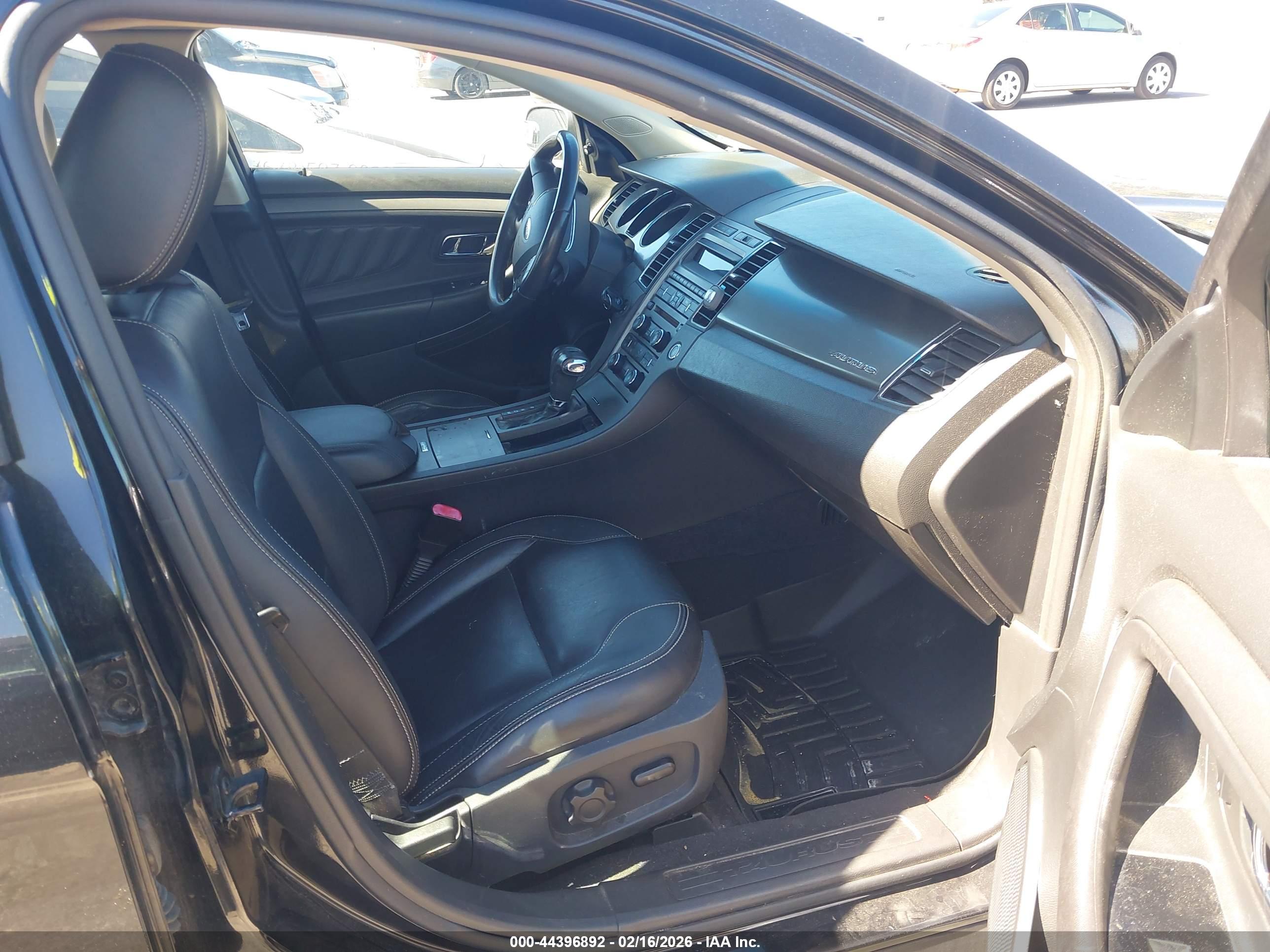 FORD TAURUS image 5