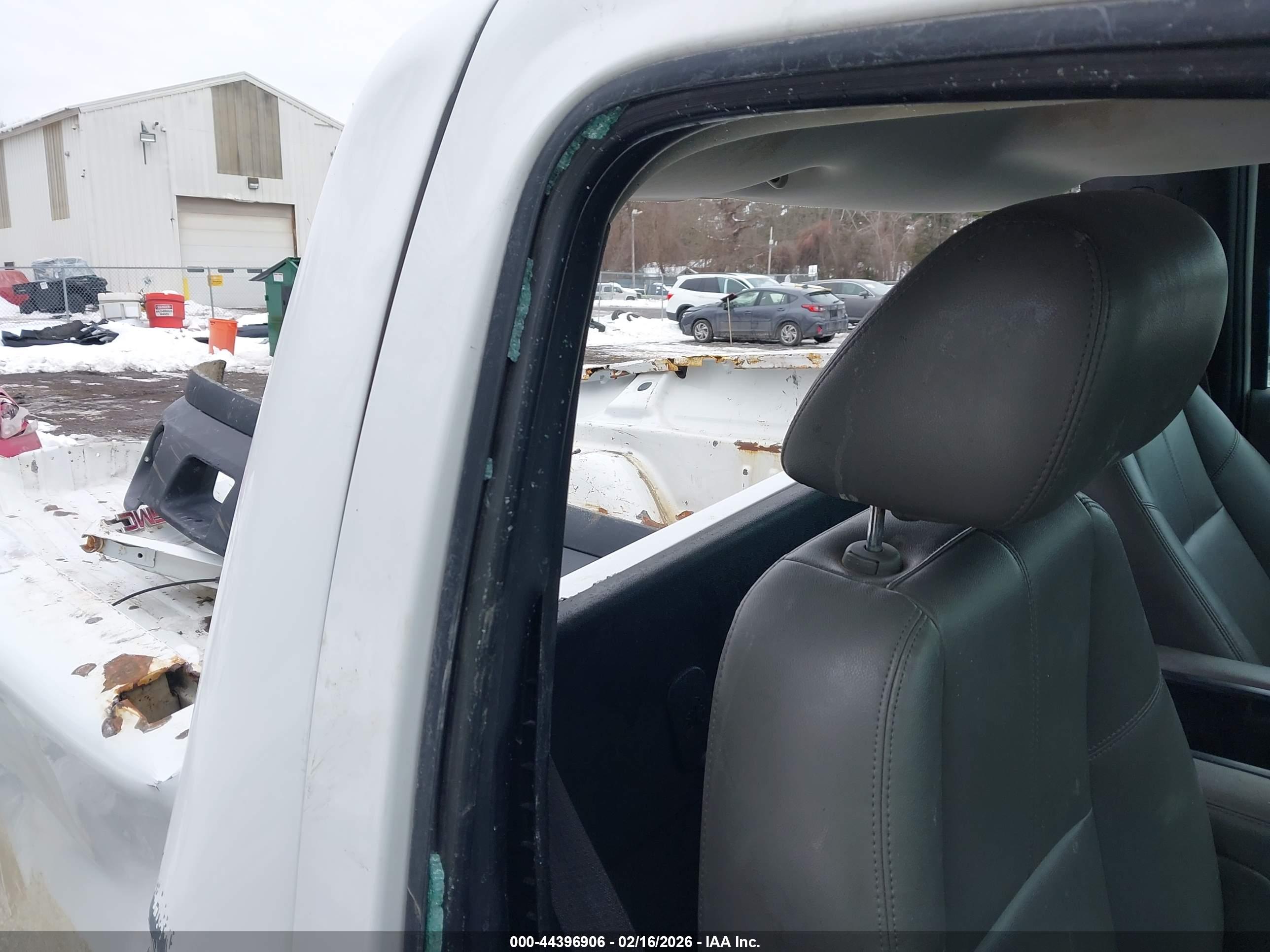 GMC SIERRA image 8