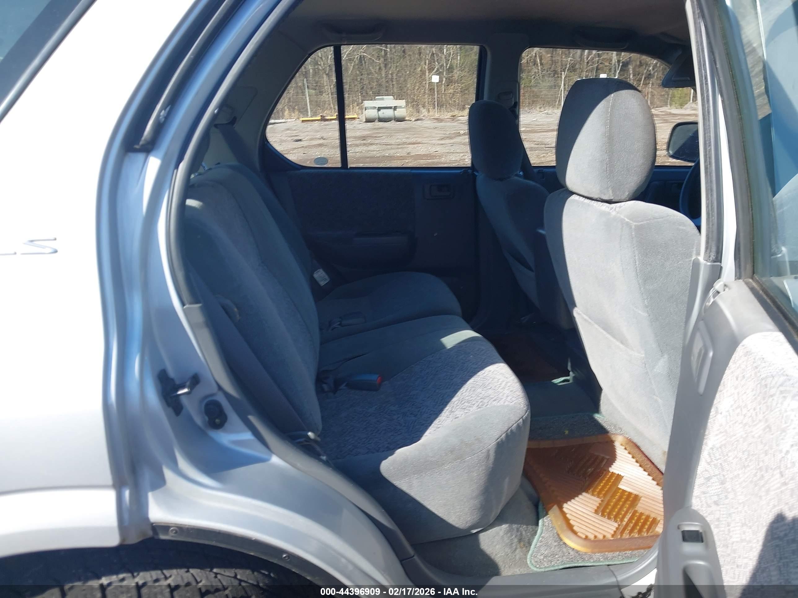 ISUZU RODEO image 8