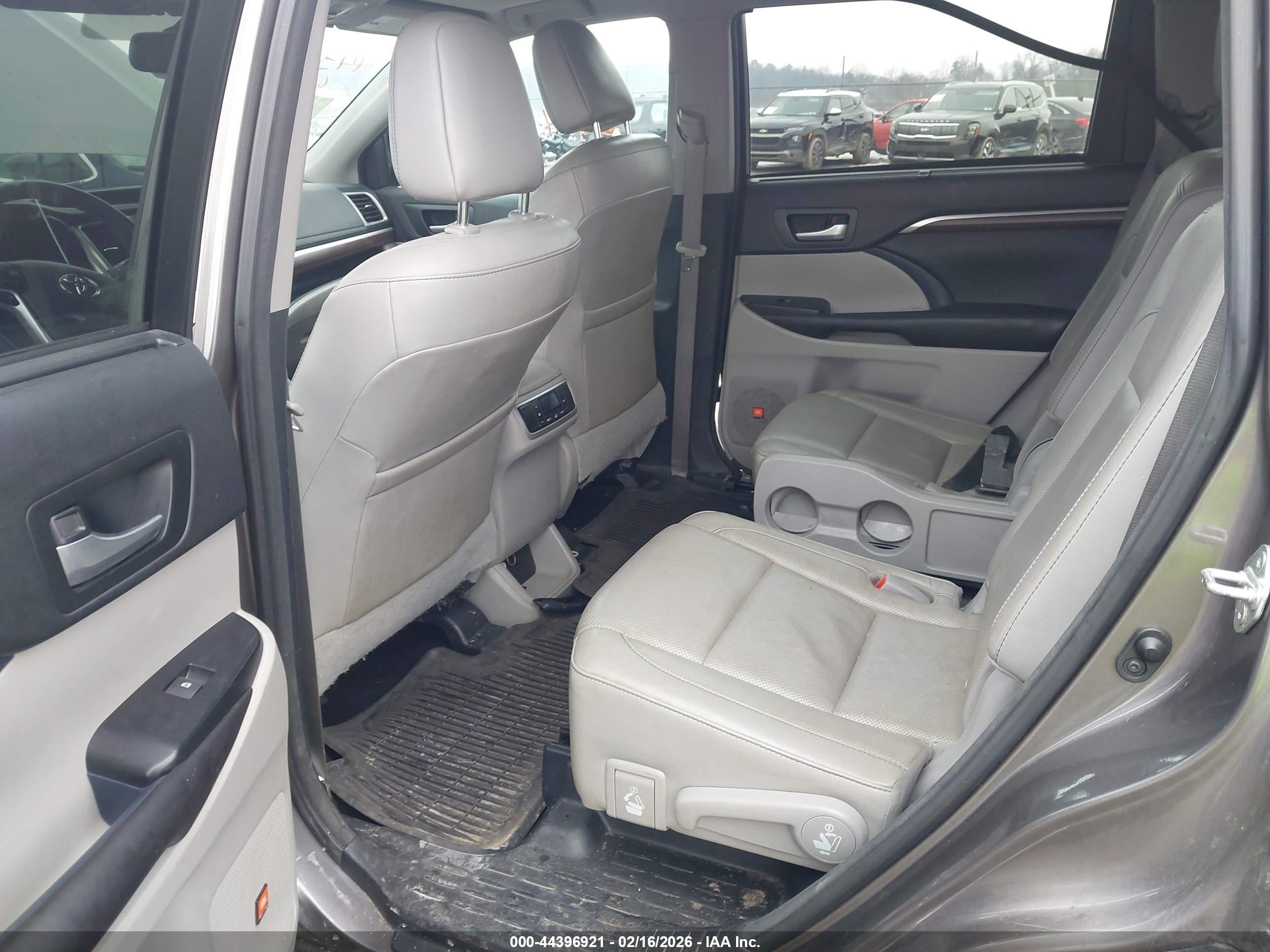 TOYOTA HIGHLANDER image 8