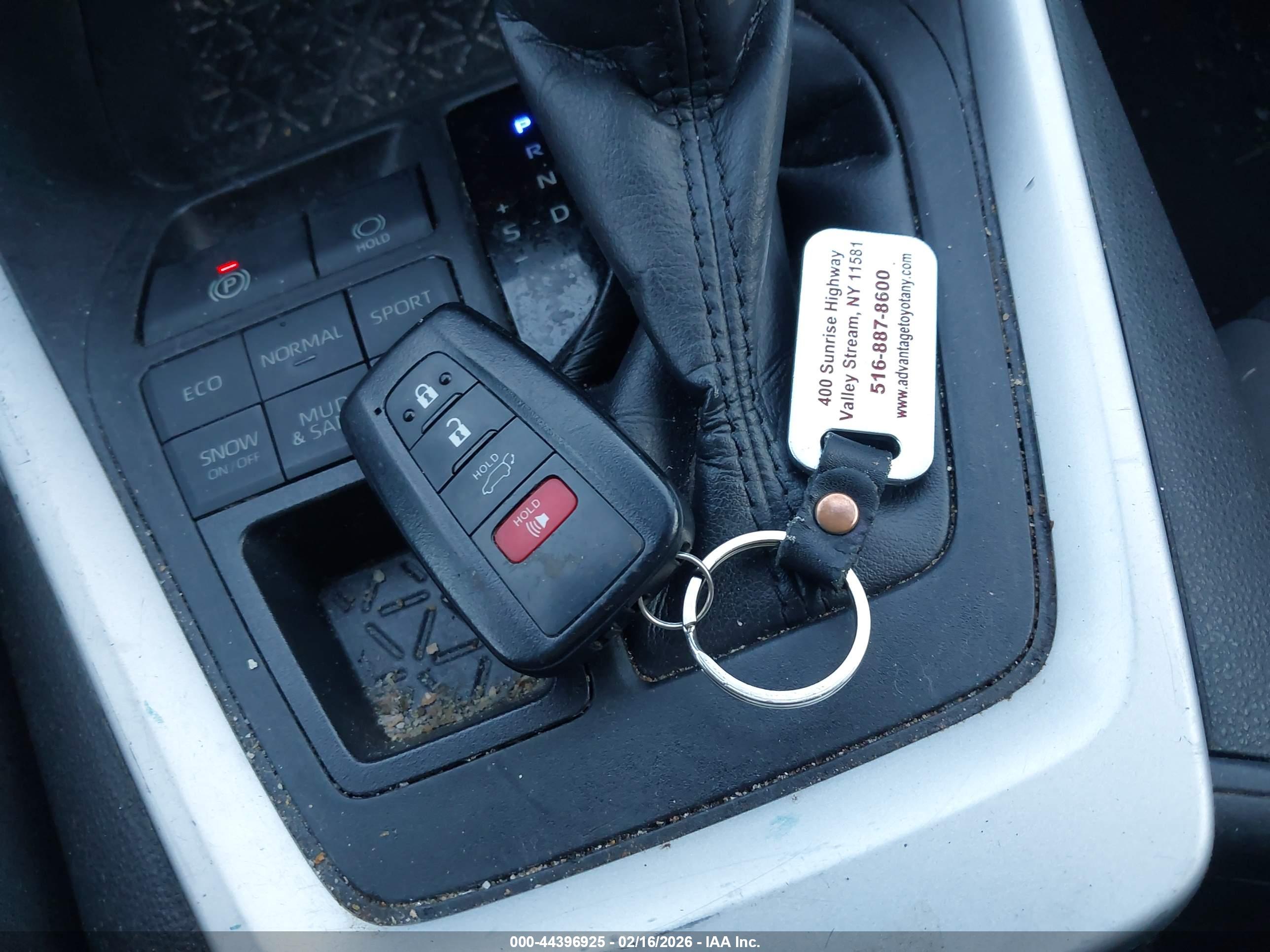 TOYOTA RAV4 image 11