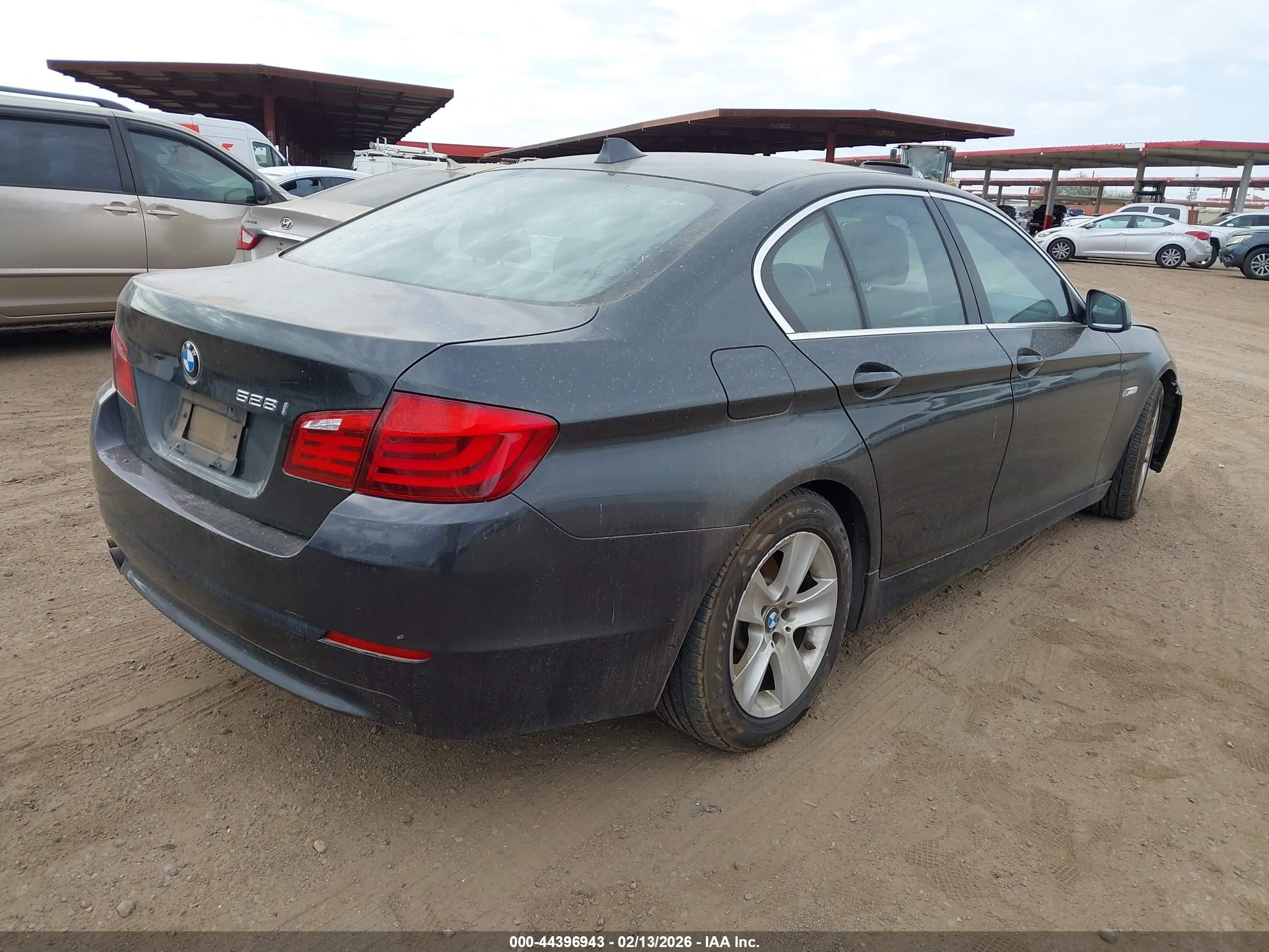 BMW 528I image 4