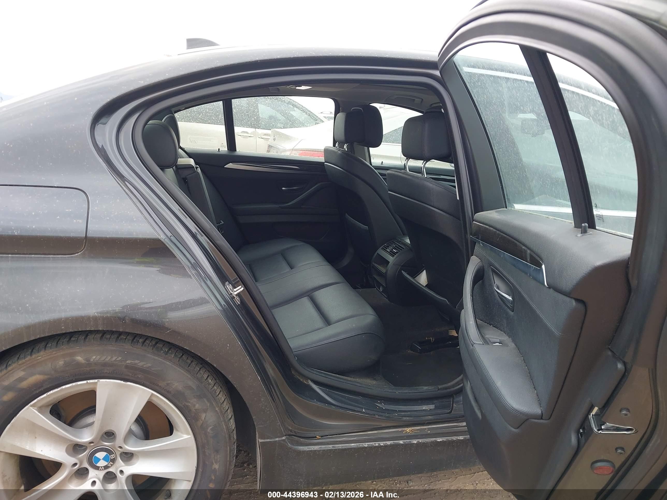 BMW 528I image 8