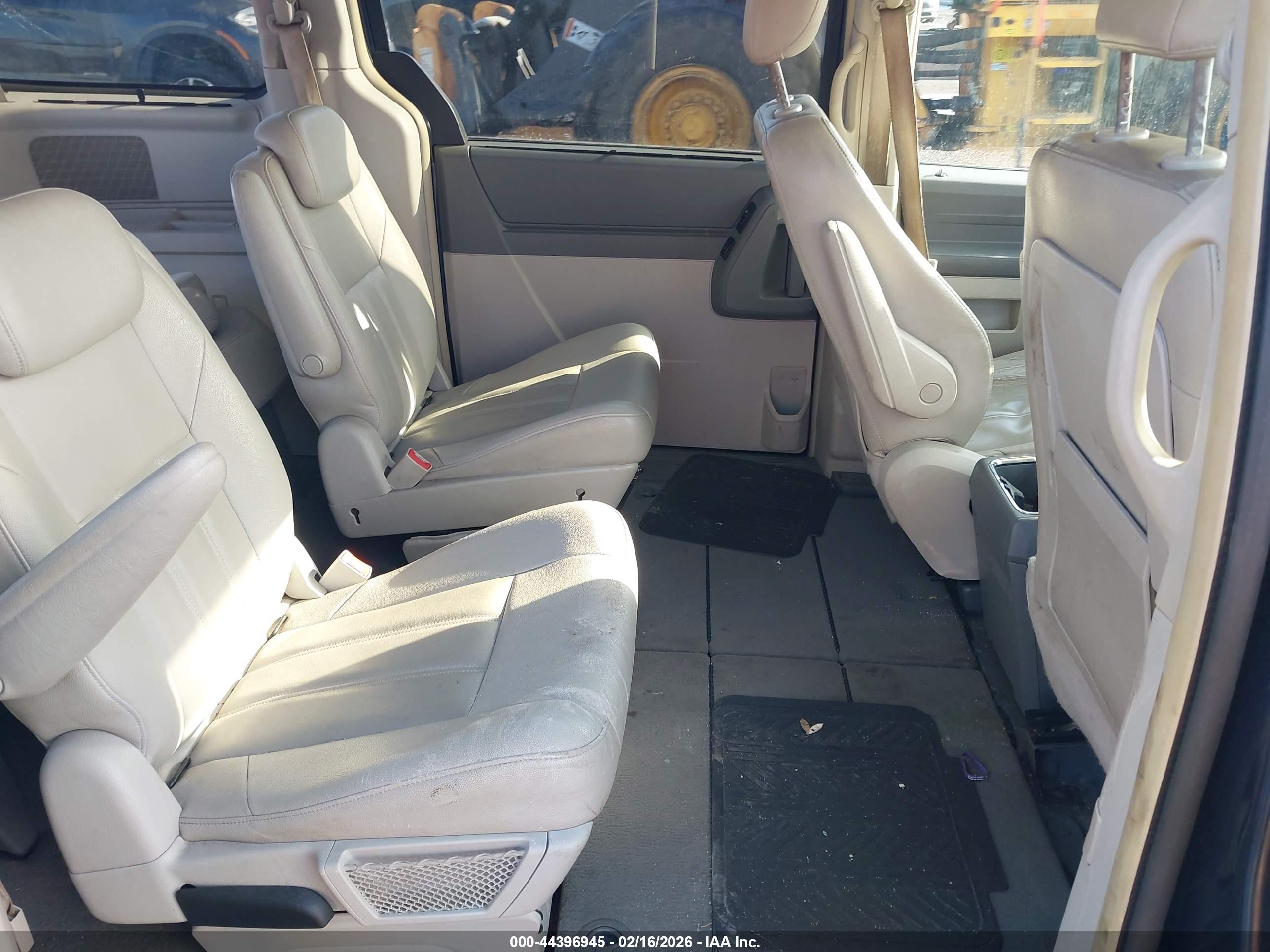 CHRYSLER TOWN image 8