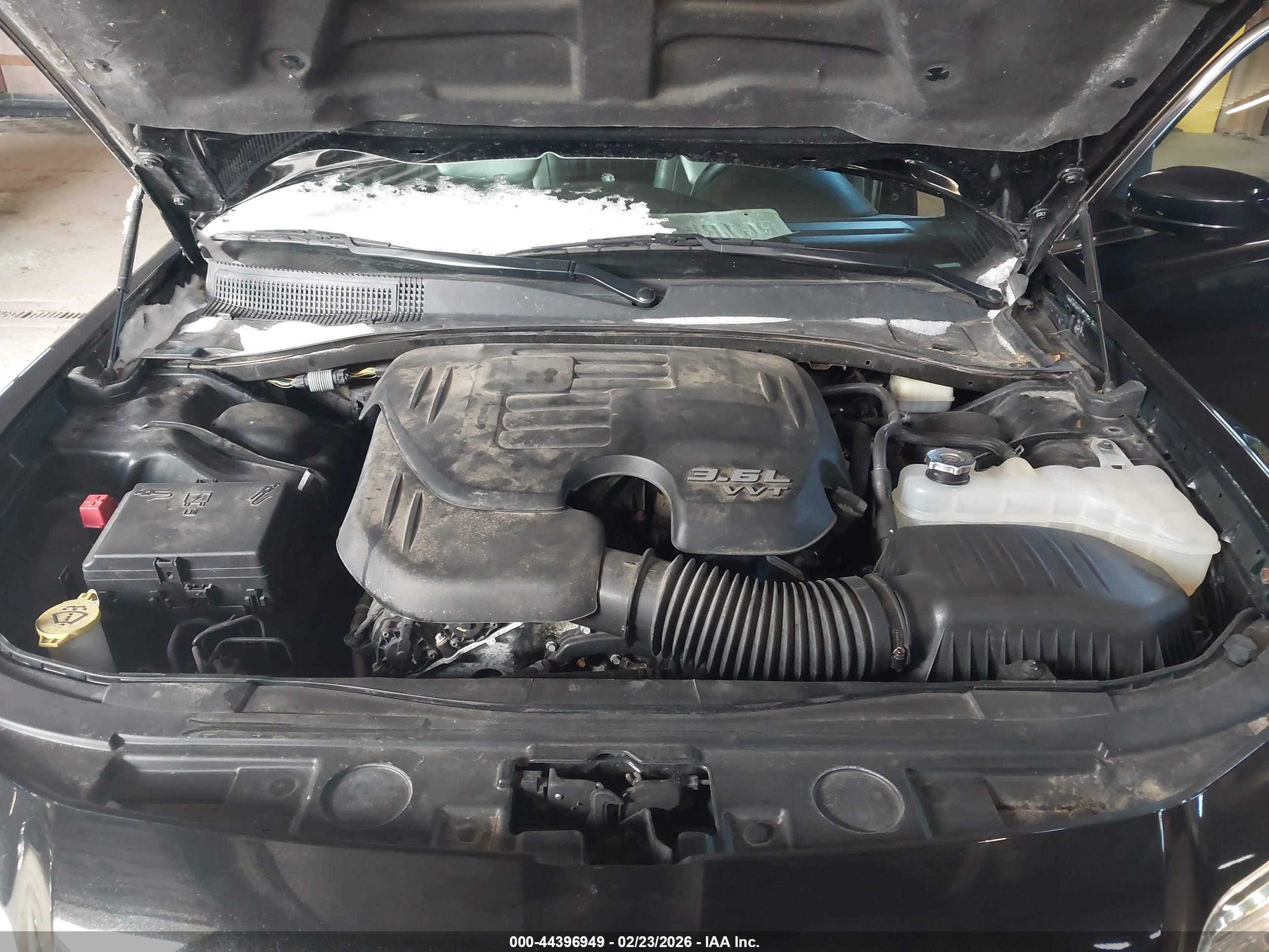 CHRYSLER 300 image 10